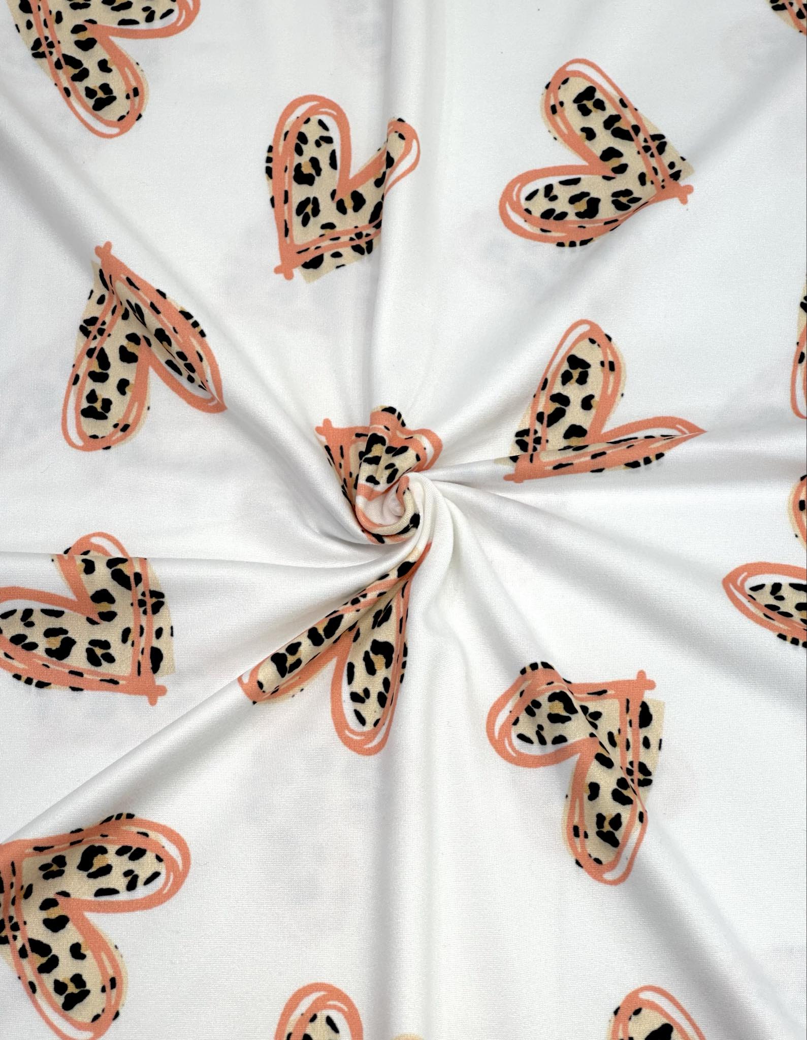 (DBP) PINK AND CHEETAH HEARTS ON OFF WHITE
