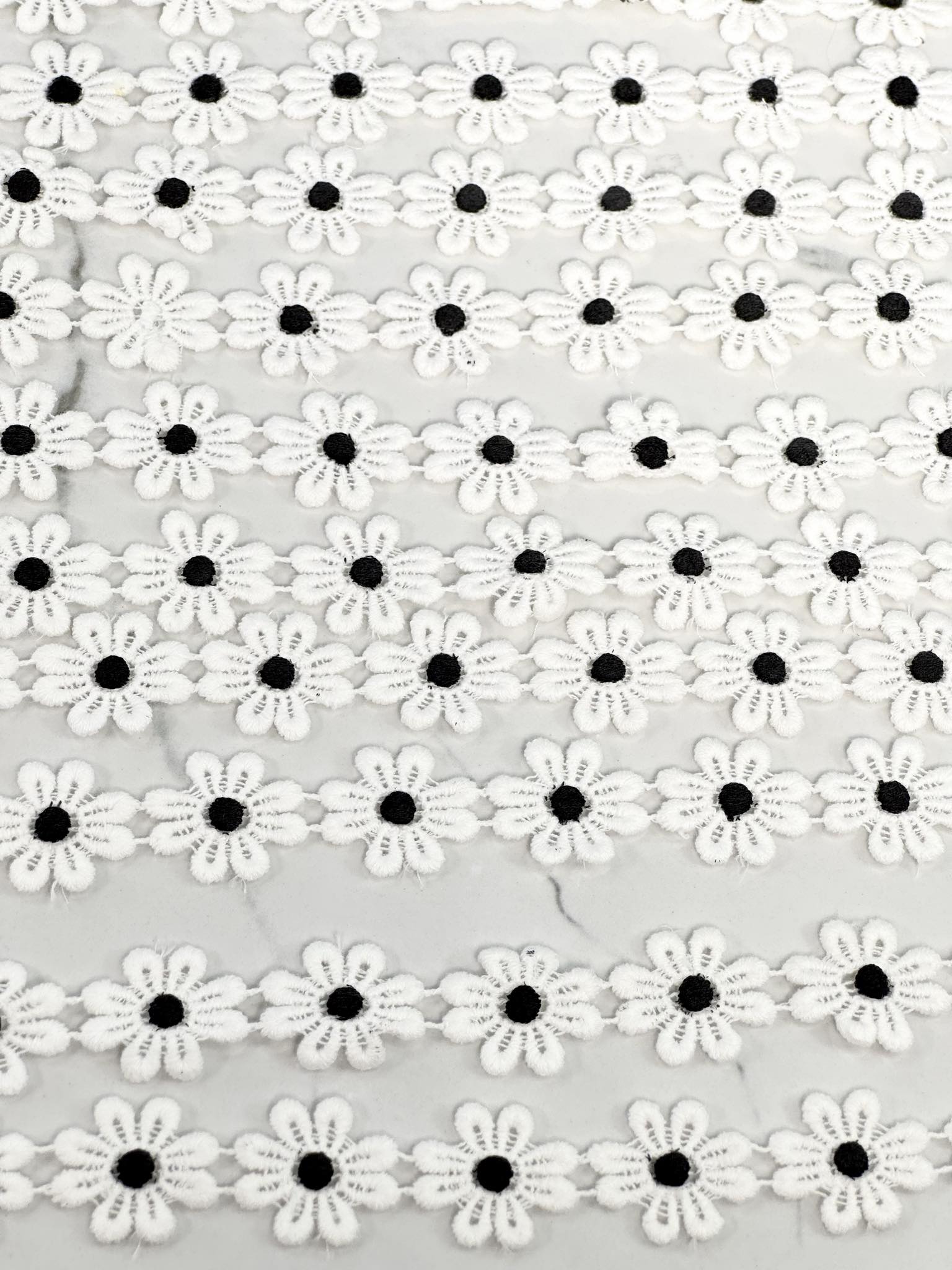 (TRIM) EMBROIDERED WHITE FLOWERS WITH CHARCOAL