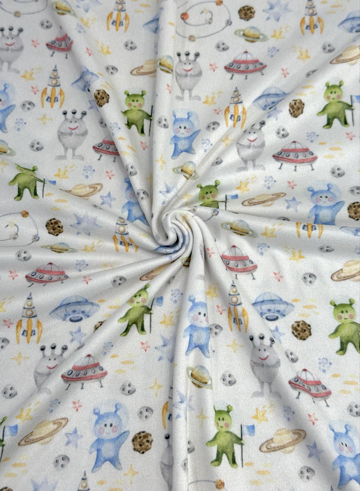 (DBP) TINY ALIENS AND PLANETS ON OFF WHITE