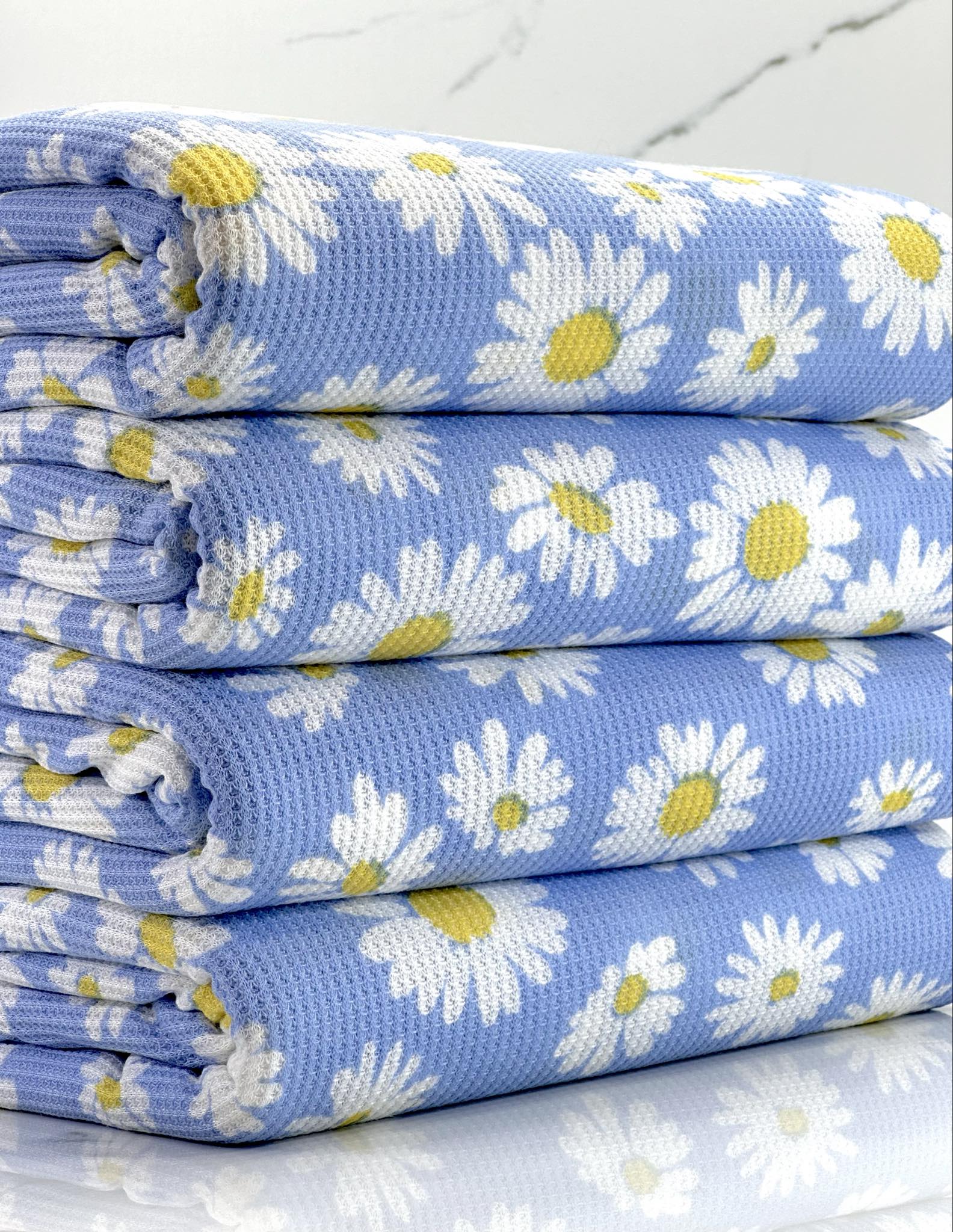 (THERMAL) WHITE DAISIES ON BLUE