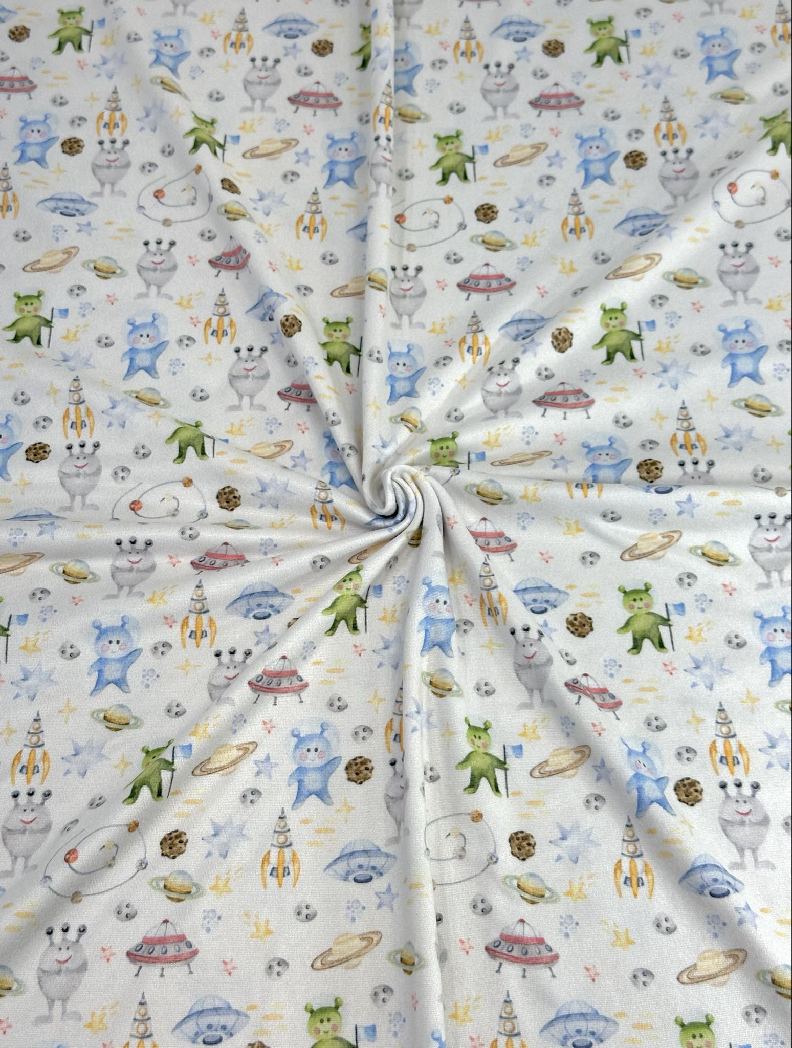(DBP) TINY ALIENS AND PLANETS ON OFF WHITE