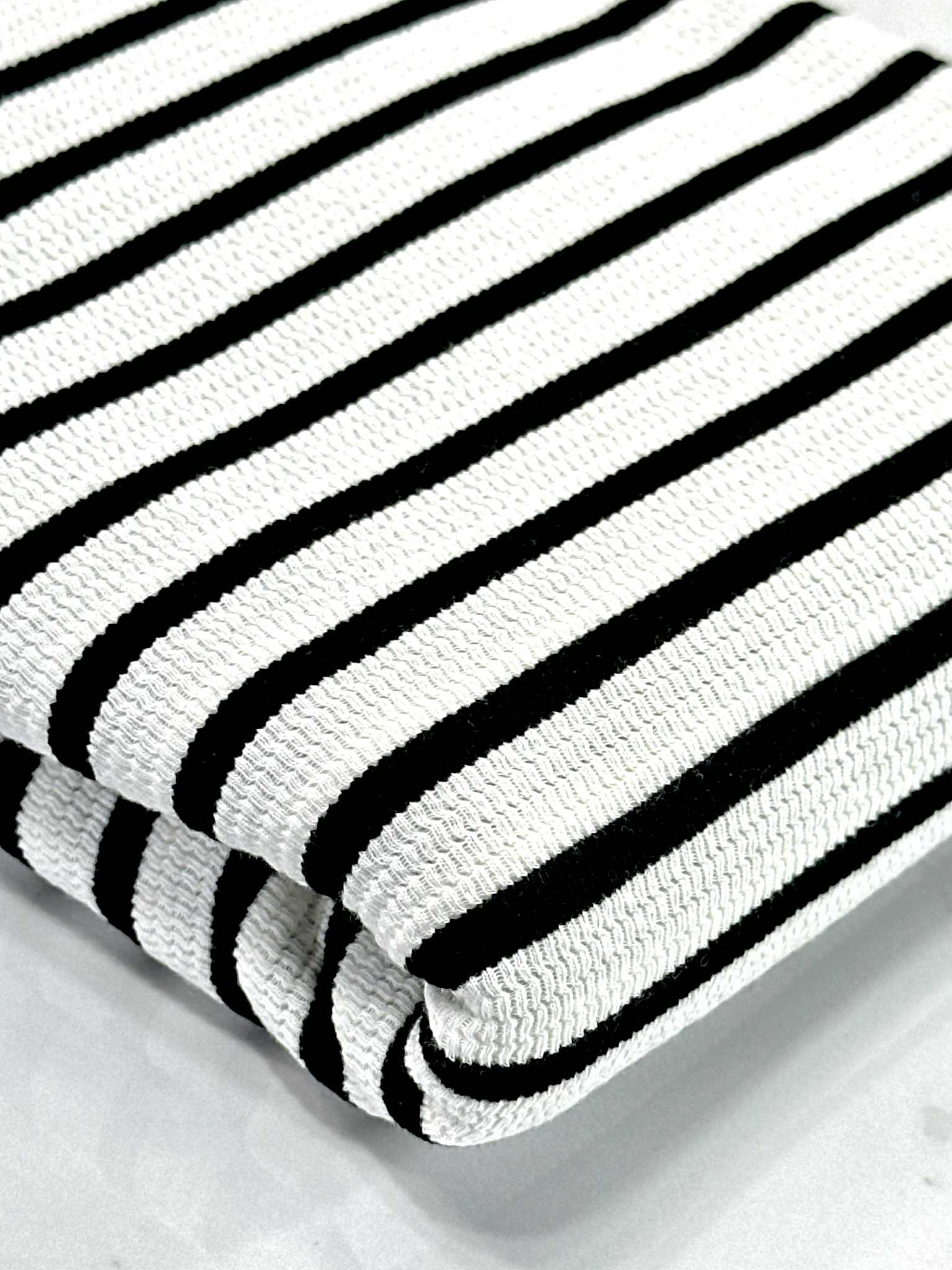 (KNIT) BLACK LINES ON OFF WHITE