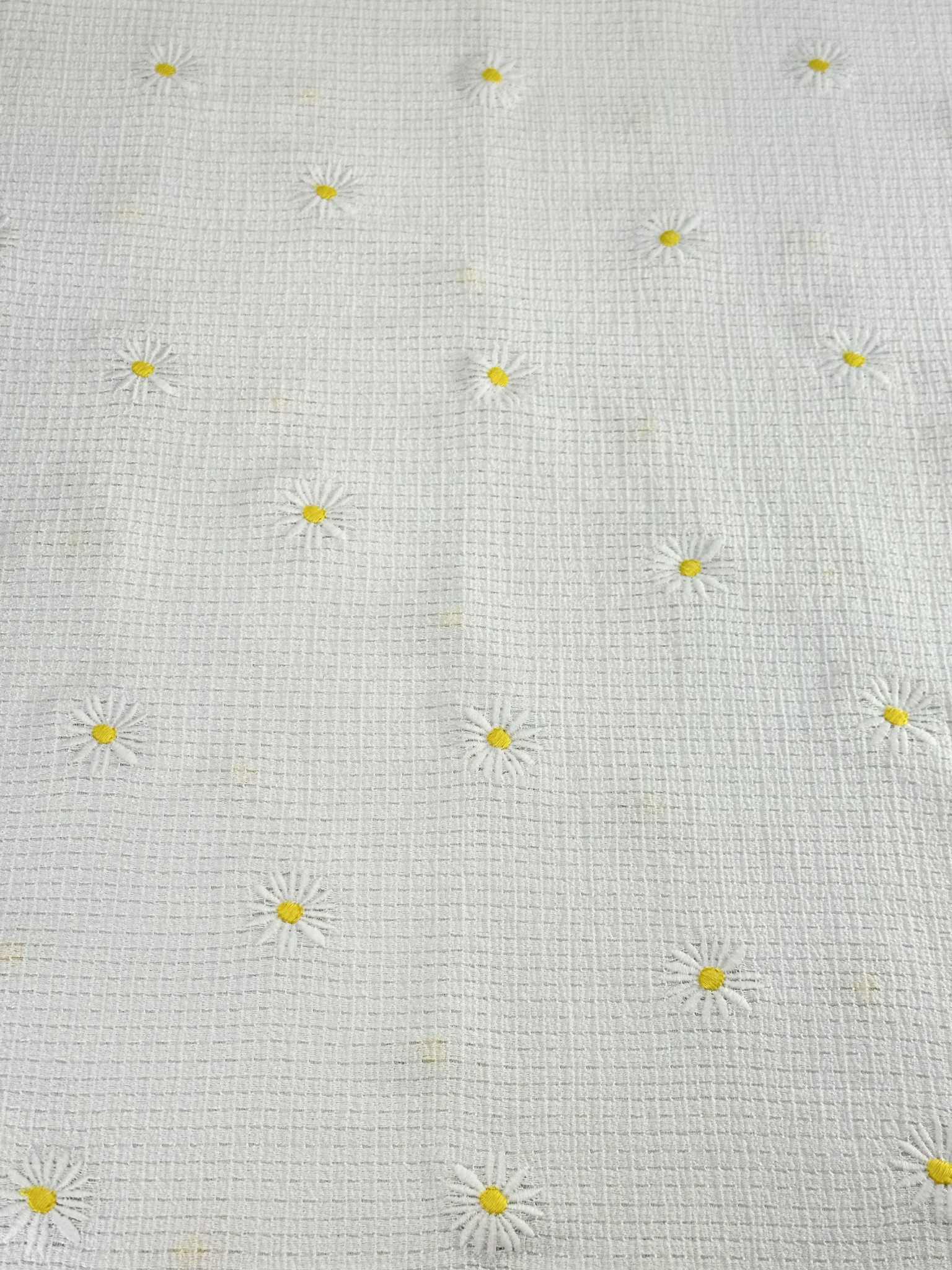 (KNIT) WHITE DAISIES ON WHITE
