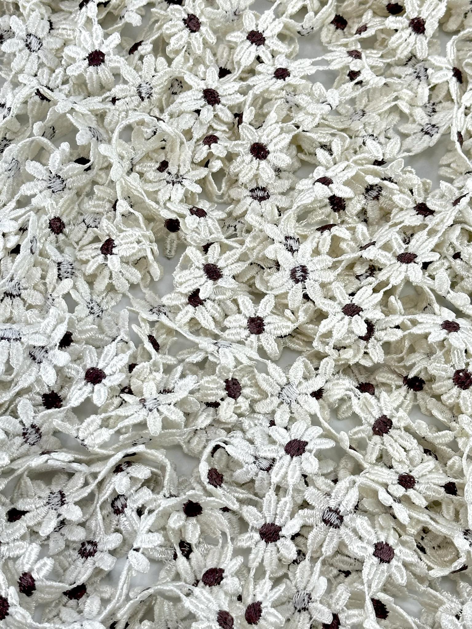 (TRIM) EMBROIDERED WHITE FLOWERS WITH BROWN