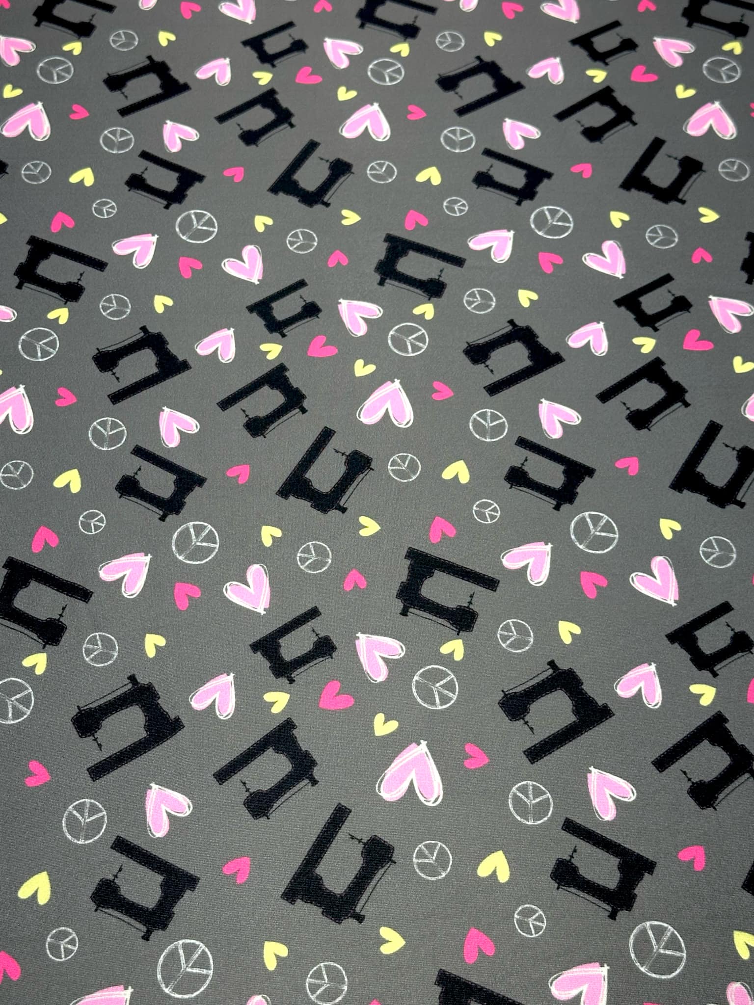 (DBP) SEWING MACHINES AND HEARTS ON DARK GRAY