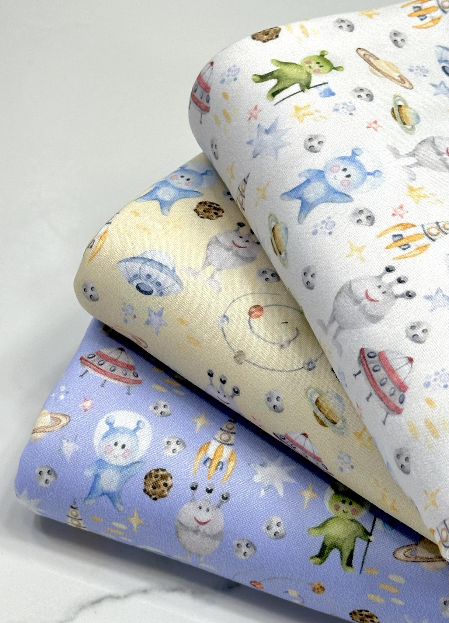 (DBP) TINY ALIENS AND PLANETS ON OFF WHITE