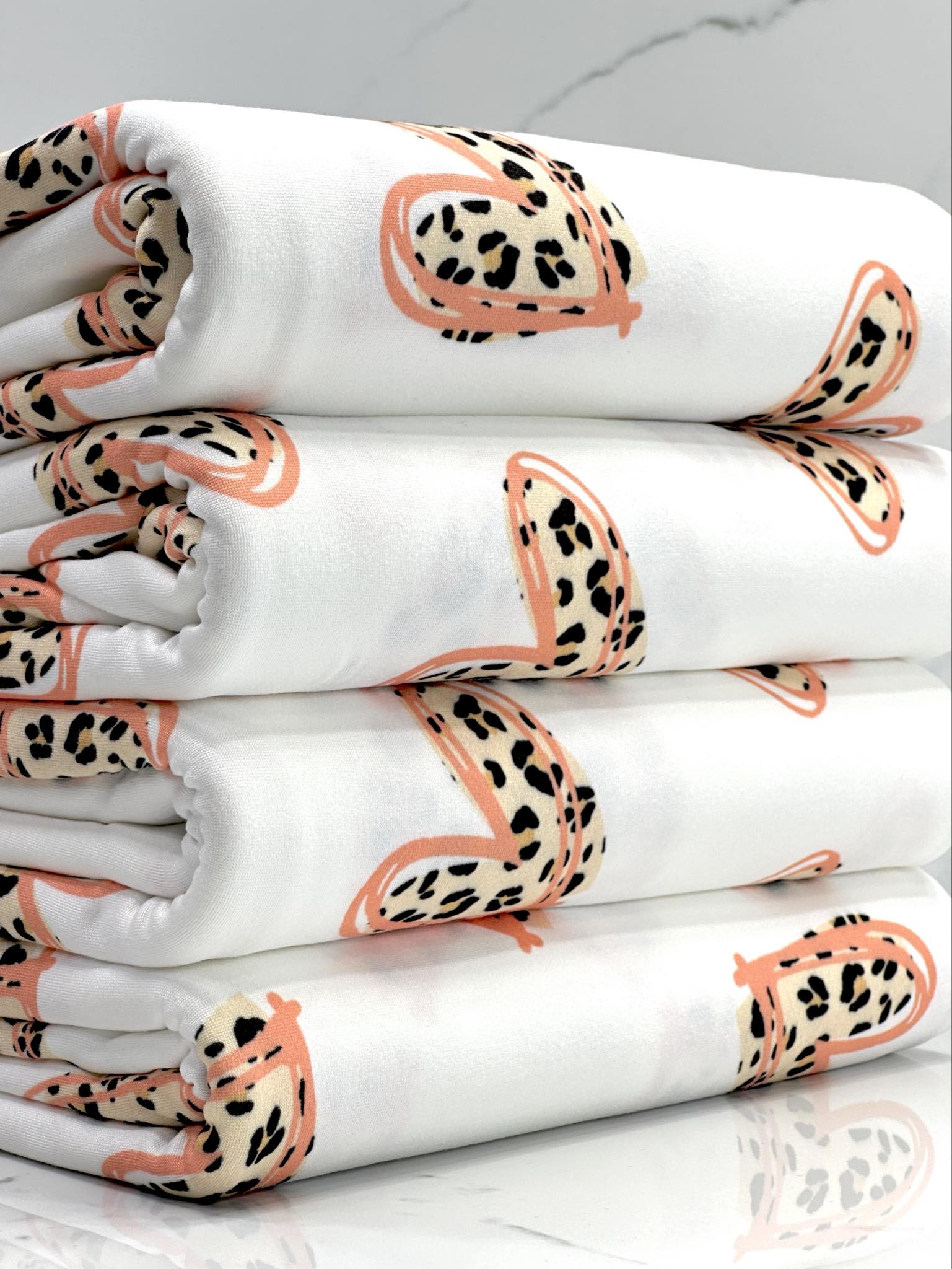 (DBP) PINK AND CHEETAH HEARTS ON OFF WHITE
