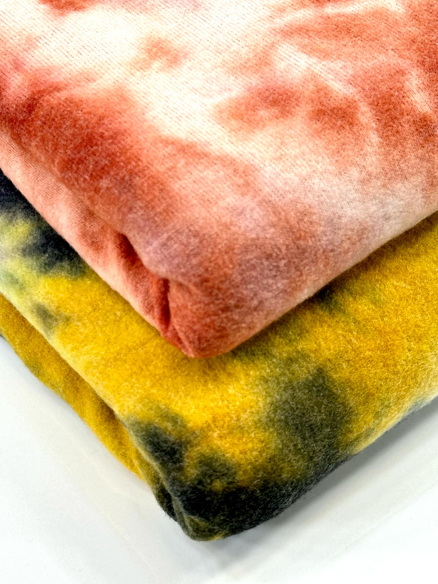 (BRUSHED SWEATER KNIT) BLACK AND MUSTARD TIE DYE