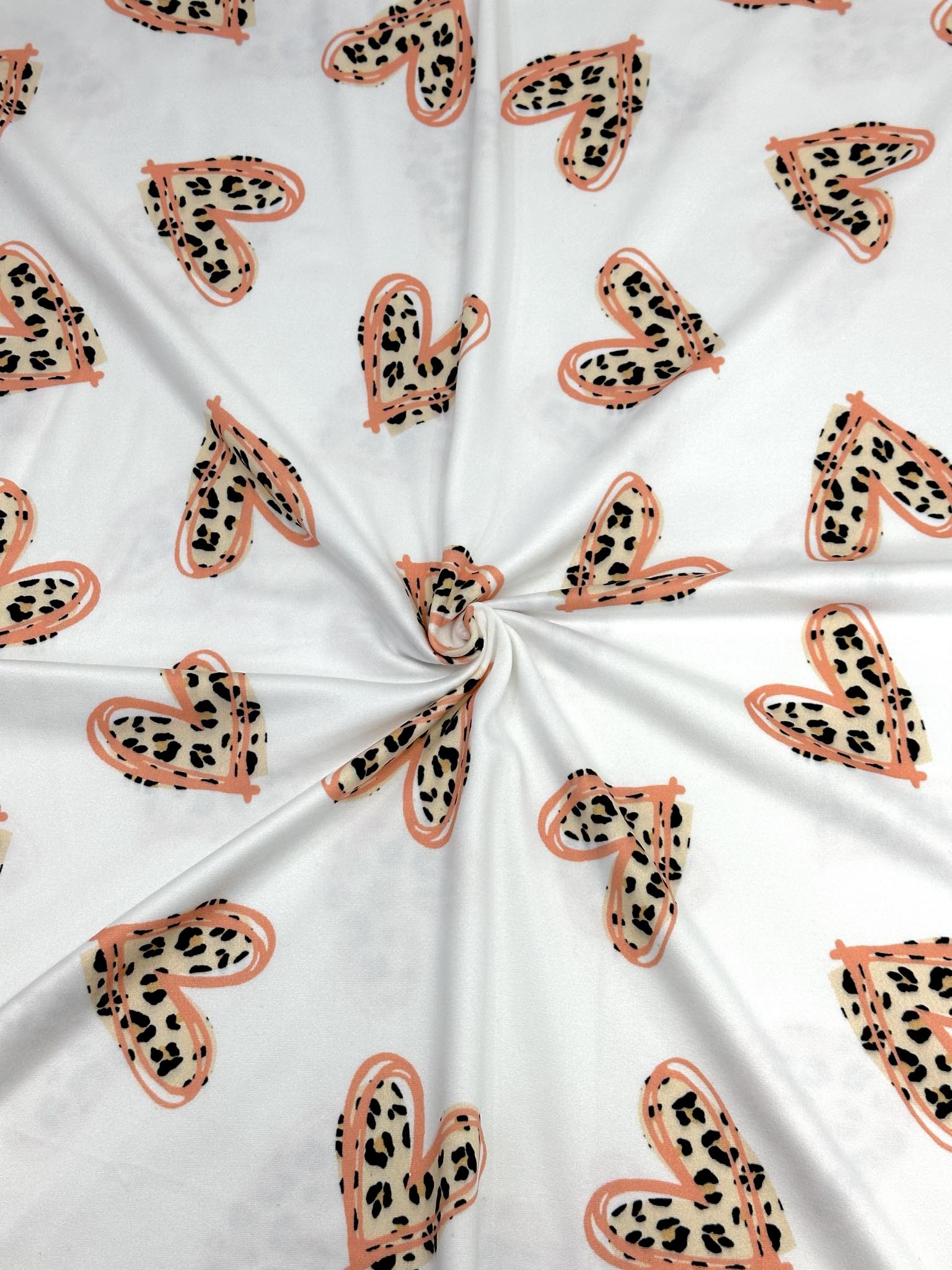 (DBP) PINK AND CHEETAH HEARTS ON OFF WHITE