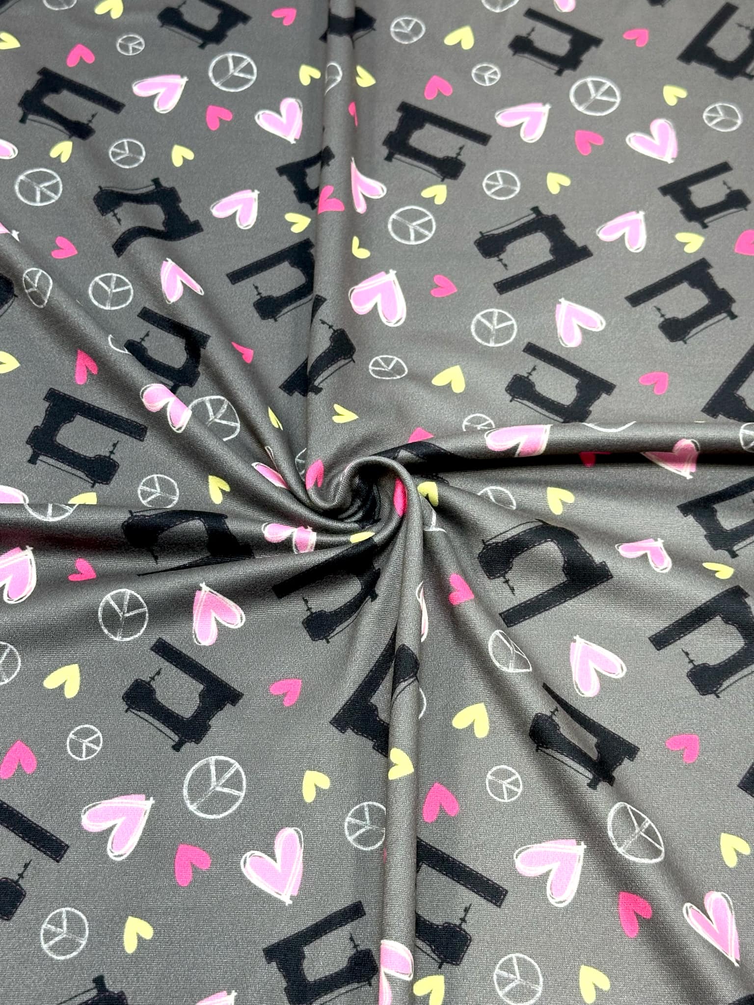 (DBP) SEWING MACHINES AND HEARTS ON DARK GRAY