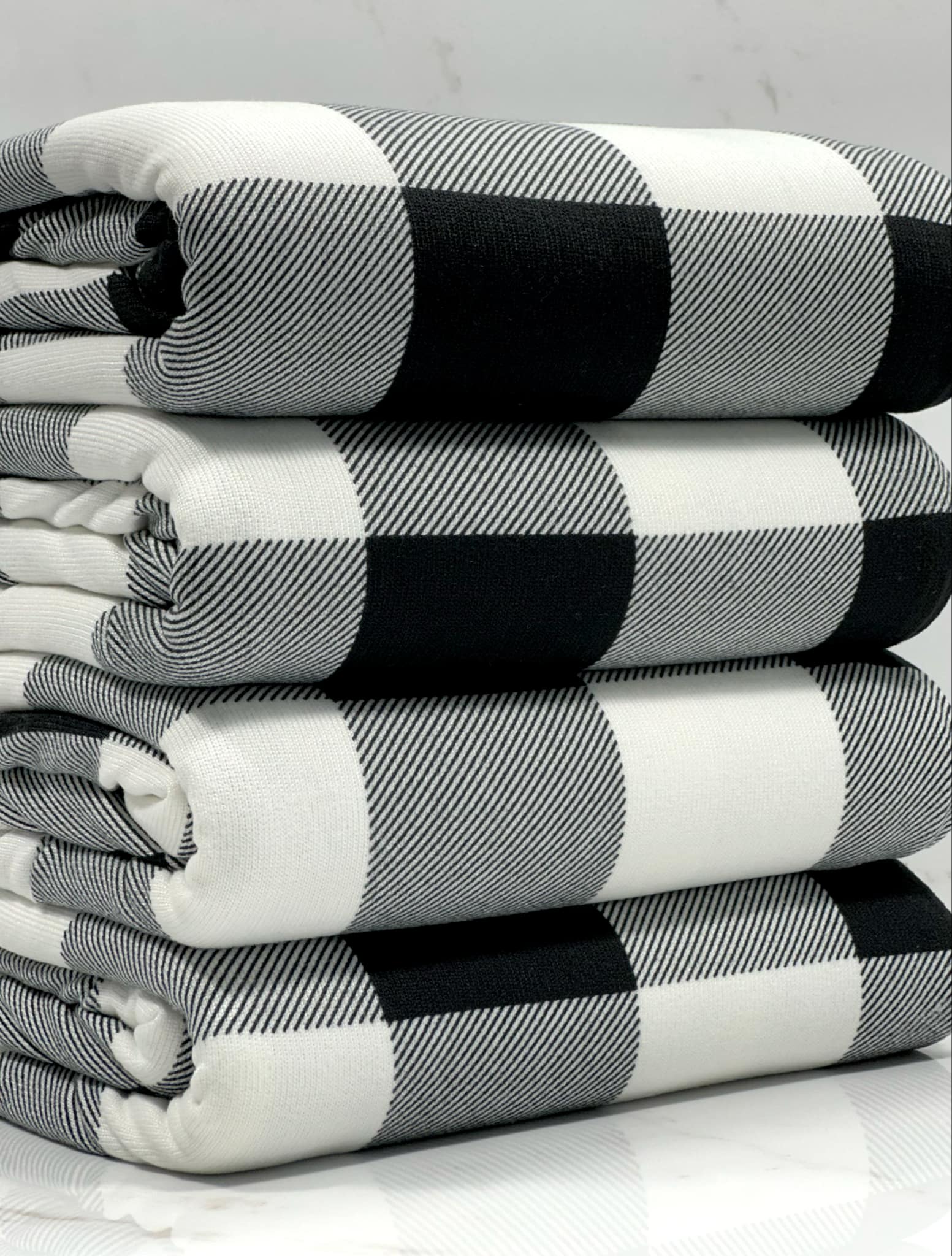 (SWEATER KNIT/ OAKLEY) BLACK AND OFF WHITE PLAID