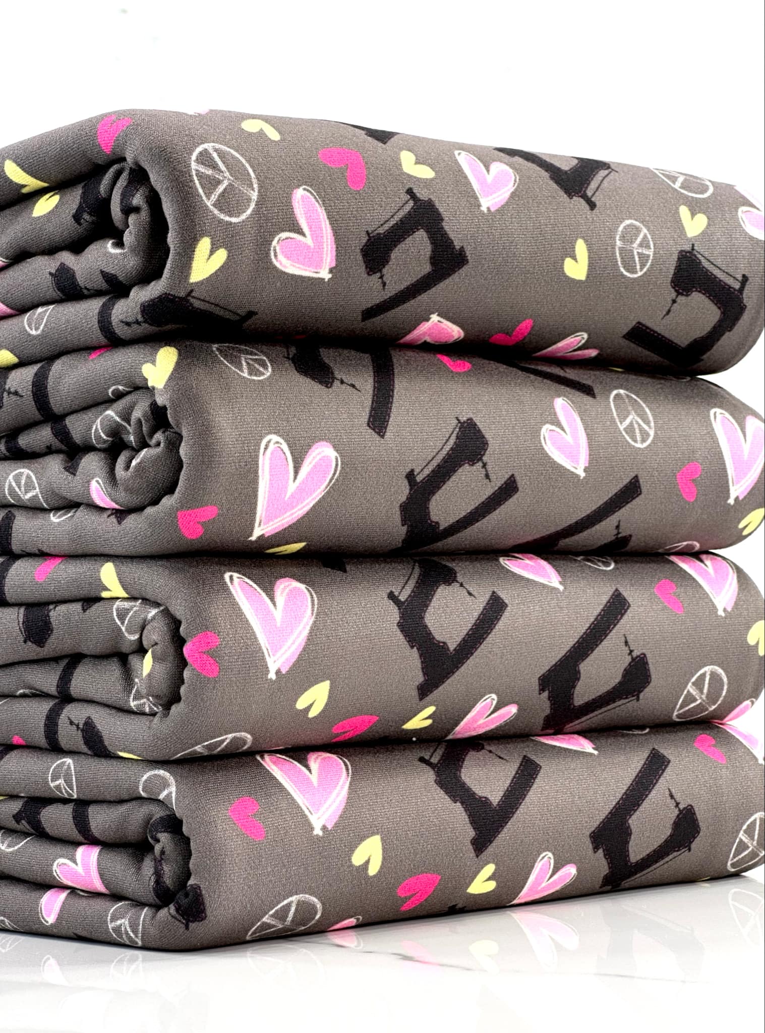 (DBP) SEWING MACHINES AND HEARTS ON DARK GRAY
