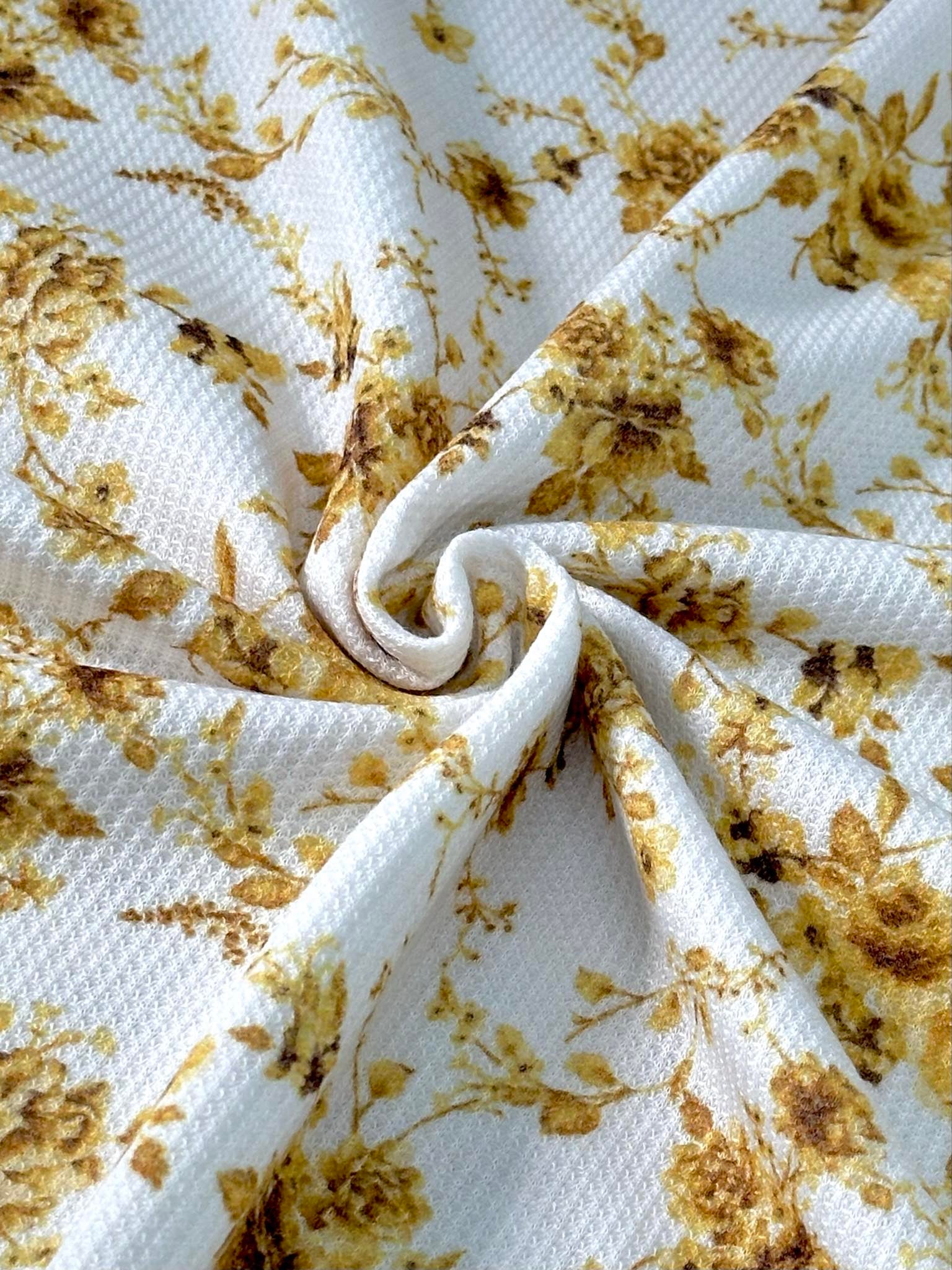 (THERMAL) VINTAGE GOLD FLOWERS ON OFF WHITE