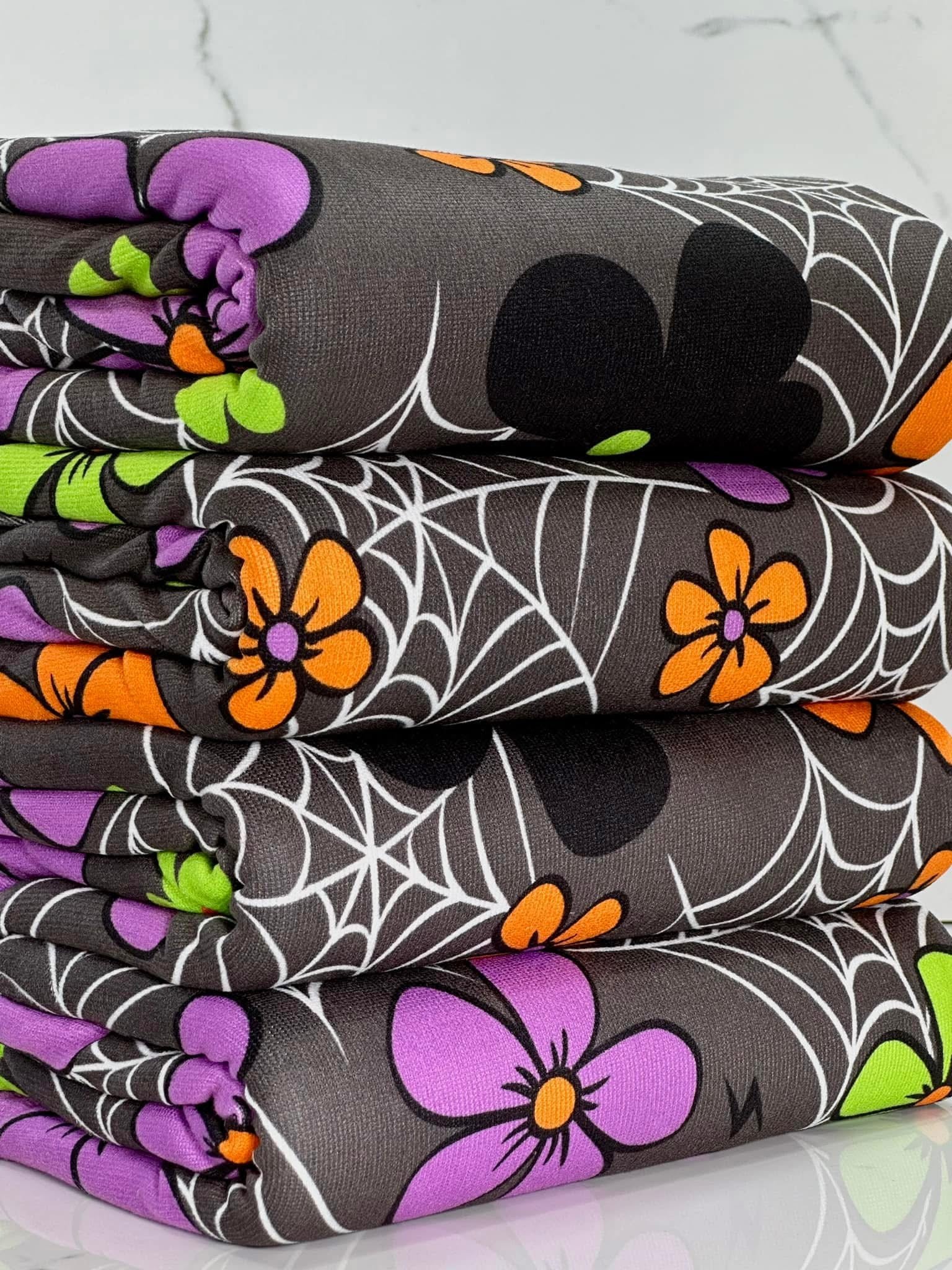 SWEATER KNIT/OAKLEY) COLORFUL BIG FLOWERS & SPIDERWEBS ON