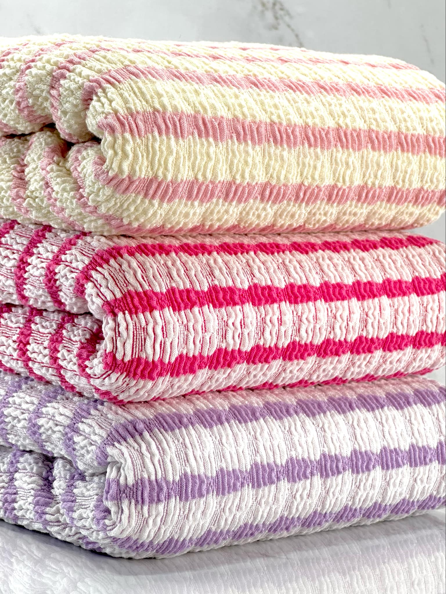 (GUAPO STRIPE) PINK STRIPES ON CREAM