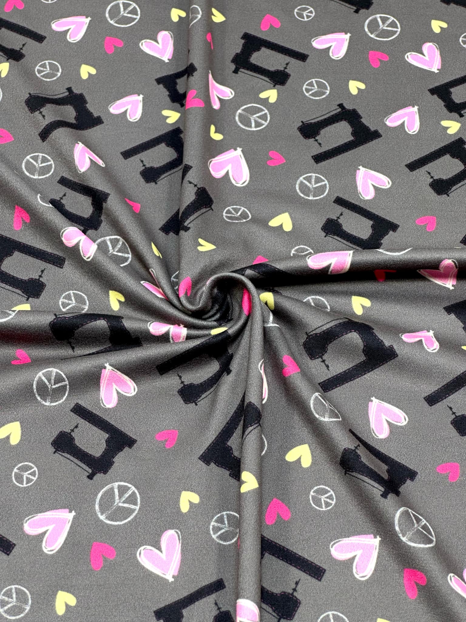 (DBP) SEWING MACHINES AND HEARTS ON DARK GRAY