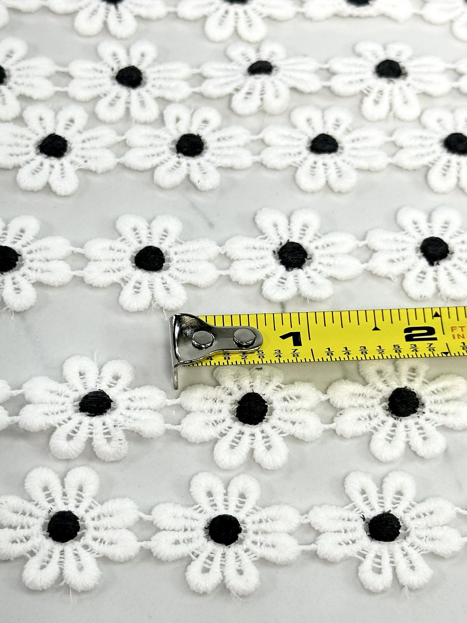 (TRIM) EMBROIDERED WHITE FLOWERS WITH CHARCOAL