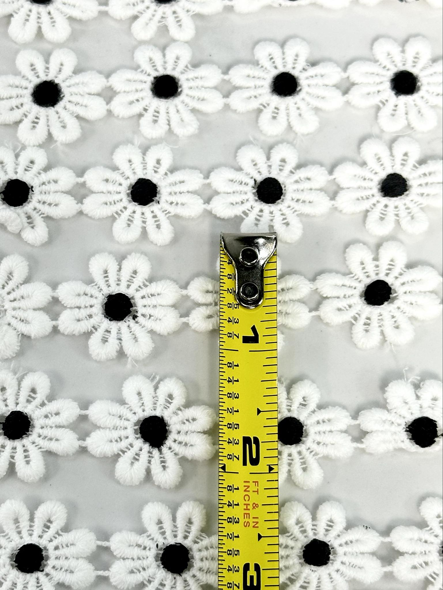 (TRIM) EMBROIDERED WHITE FLOWERS WITH CHARCOAL
