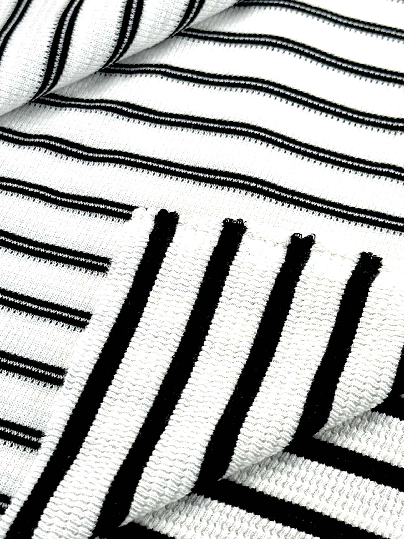(KNIT) BLACK LINES ON OFF WHITE