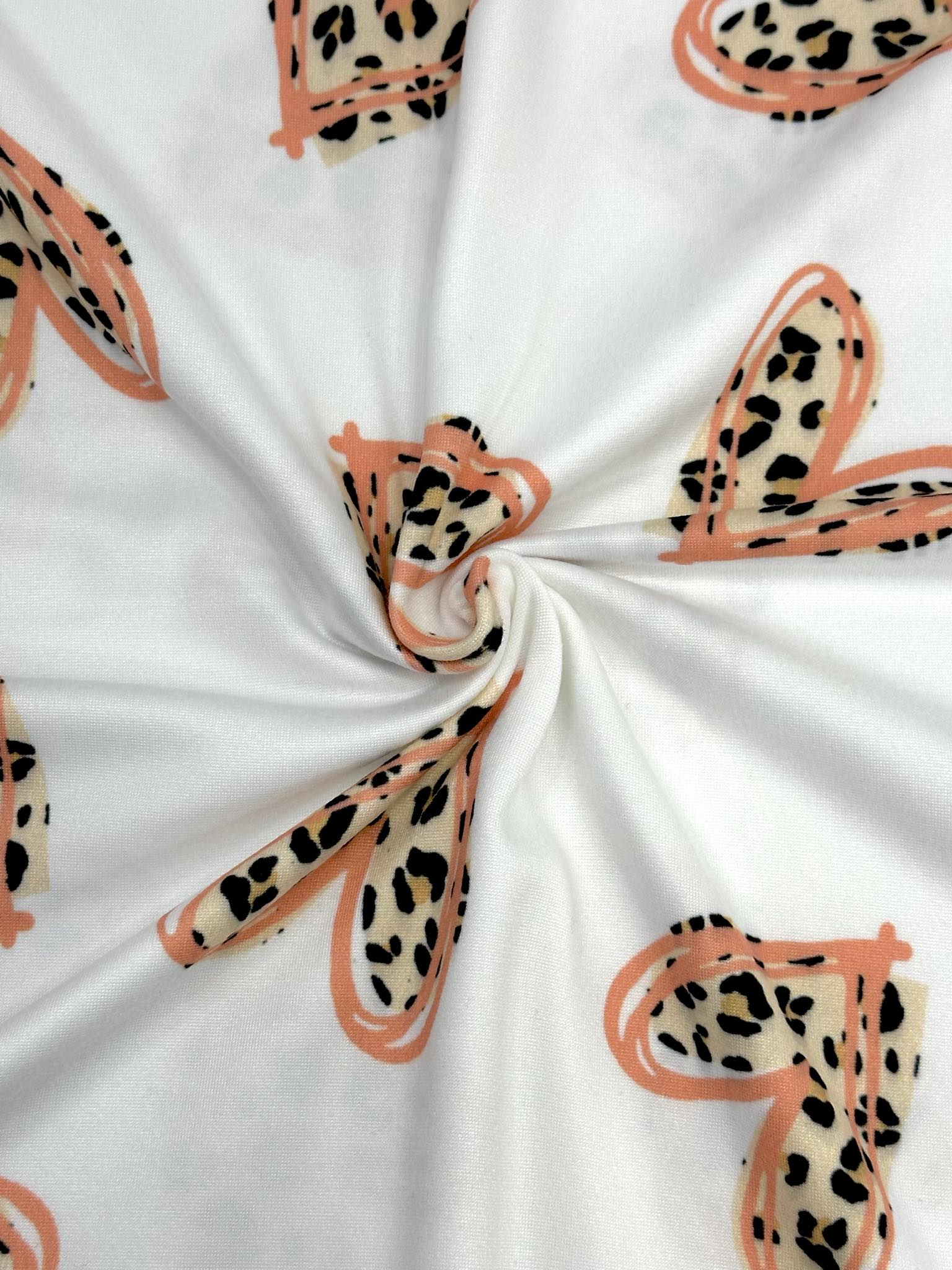 (DBP) PINK AND CHEETAH HEARTS ON OFF WHITE