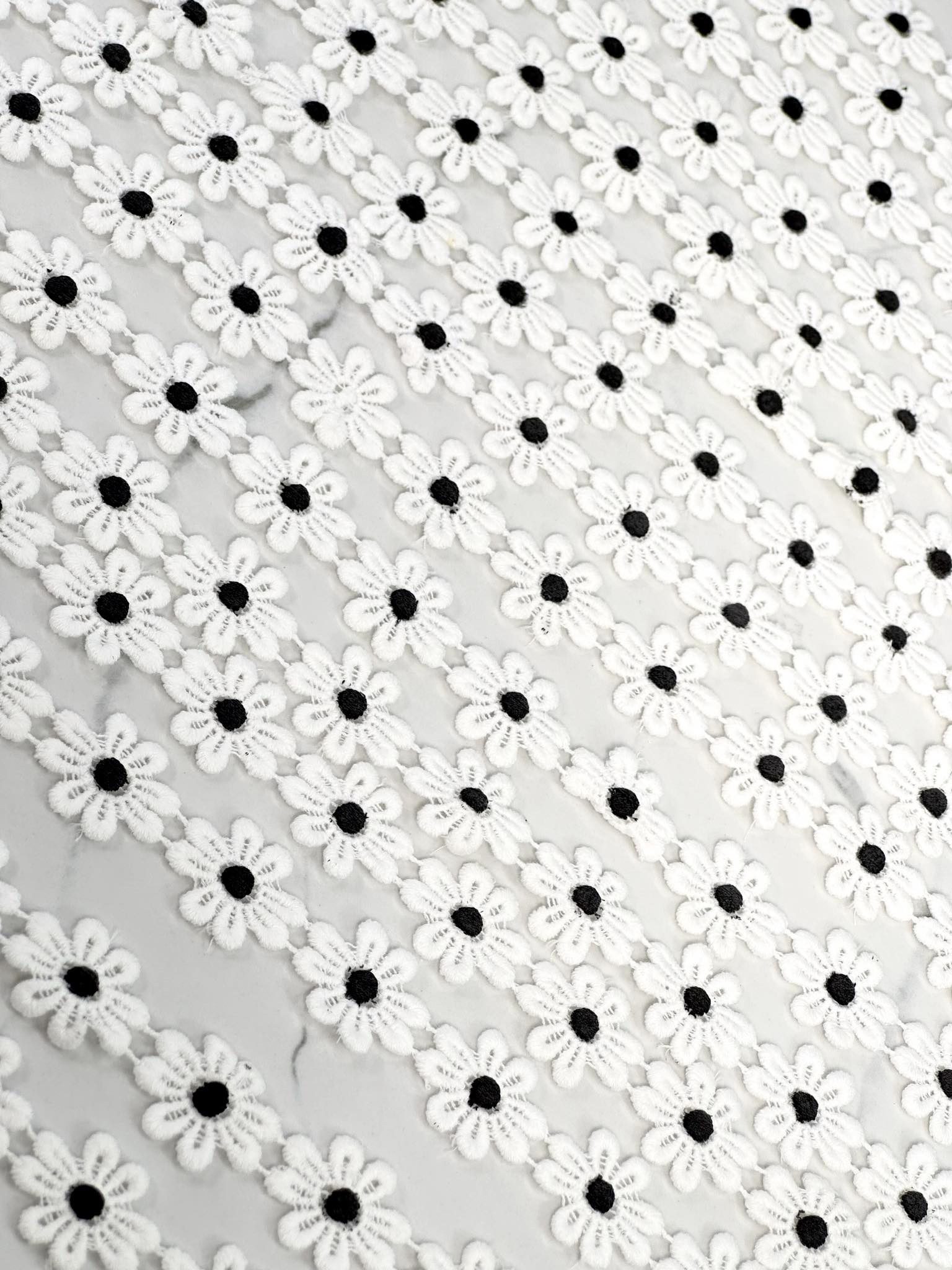 (TRIM) EMBROIDERED WHITE FLOWERS WITH CHARCOAL