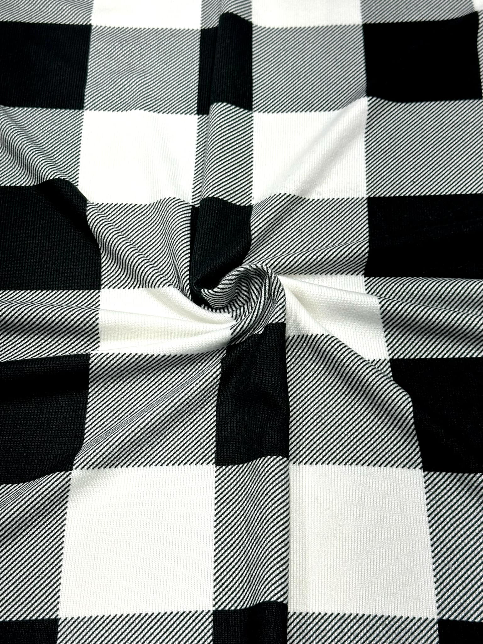 (SWEATER KNIT/ OAKLEY) BLACK AND OFF WHITE PLAID