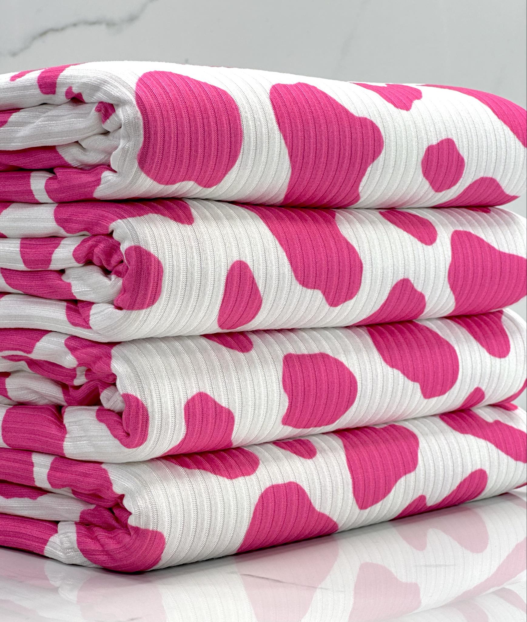 (YUMMY RIB) FUSCHIA COW PRINT ON OFF WHITE