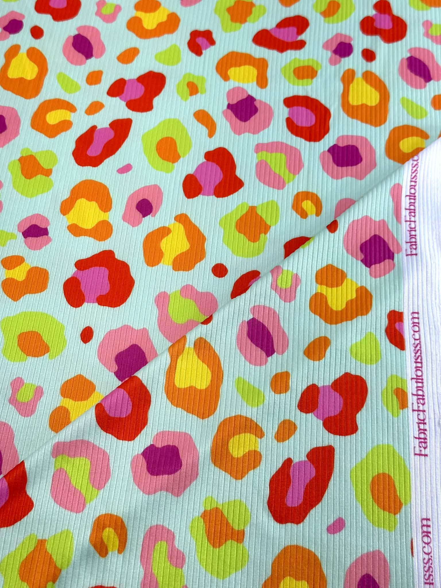 (4X2 YUMMY RIB) COLORFUL CHEETAH ON LIGHT AQUA