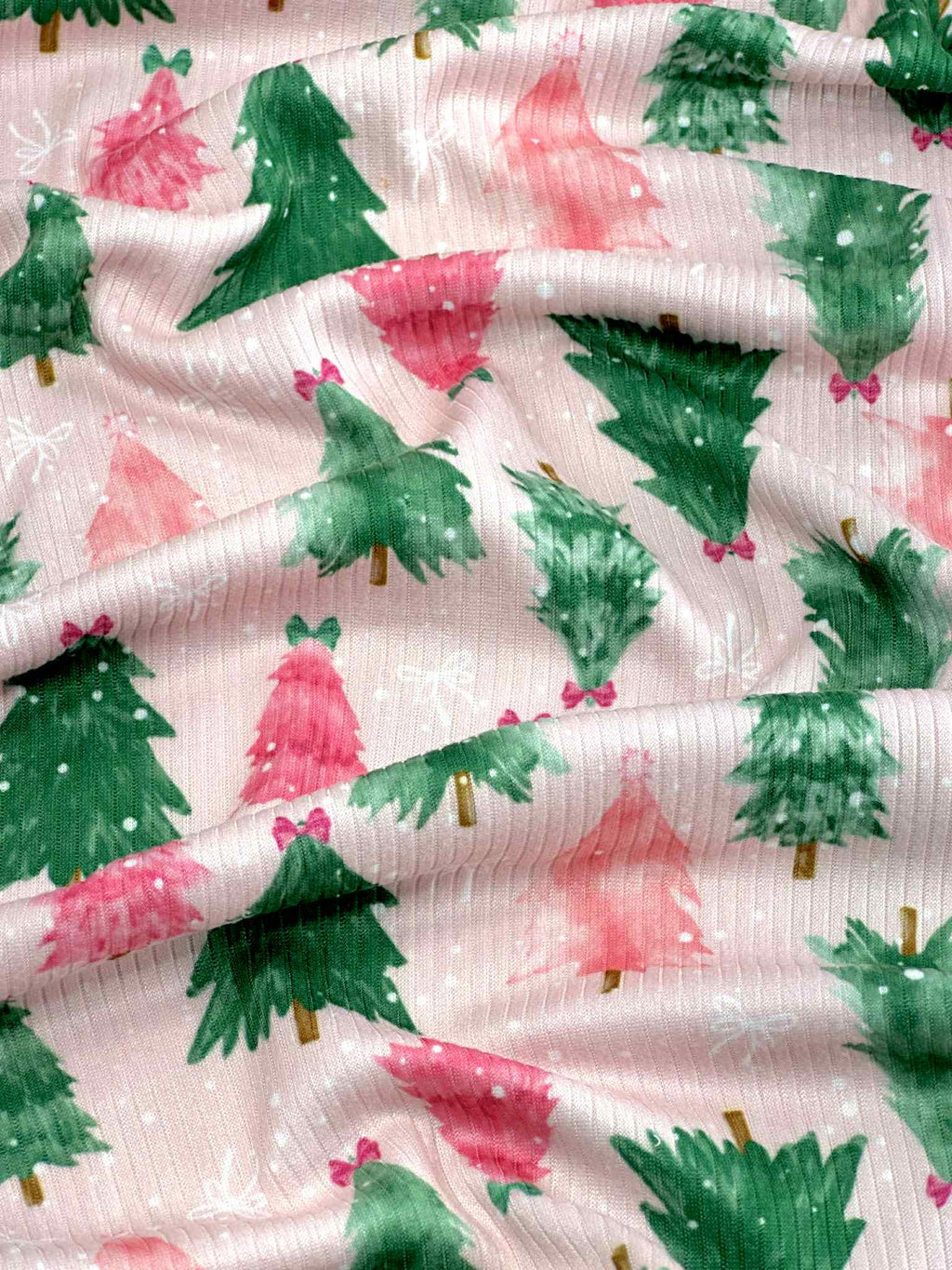 (4X2 RIB) PINK AND GREEN CHRISTMAS TREES WITH OFF WHITE BOWS ON LIGHT PINK