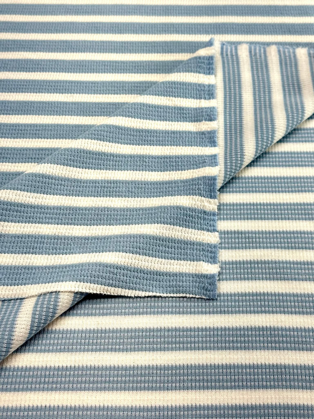 (SWEATER KNIT) OFF WHITE AND BLUE STEEL STRIPES