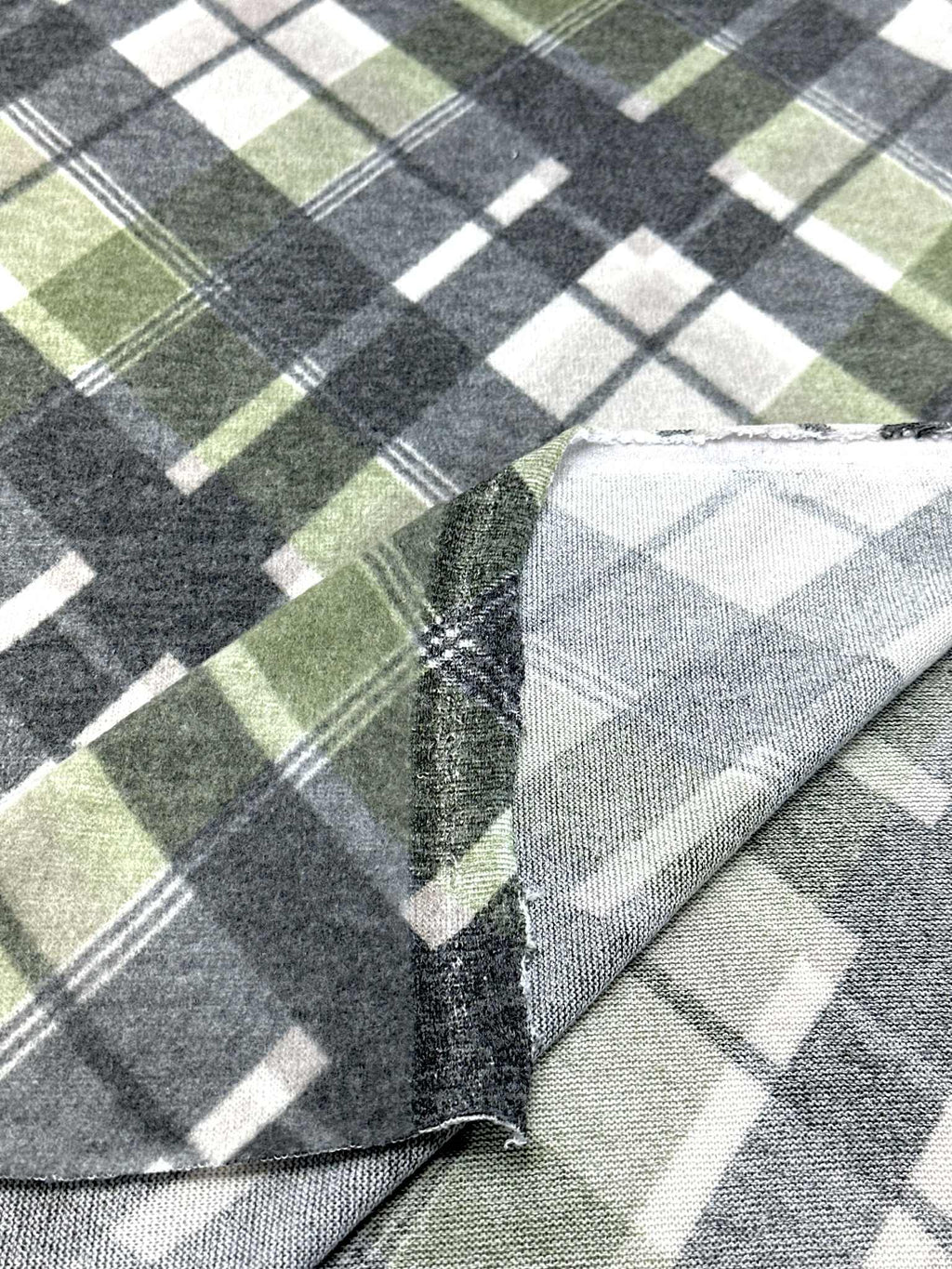 (BRUSHED SWEATER KNIT) OLIVE DIAGONAL PLAID