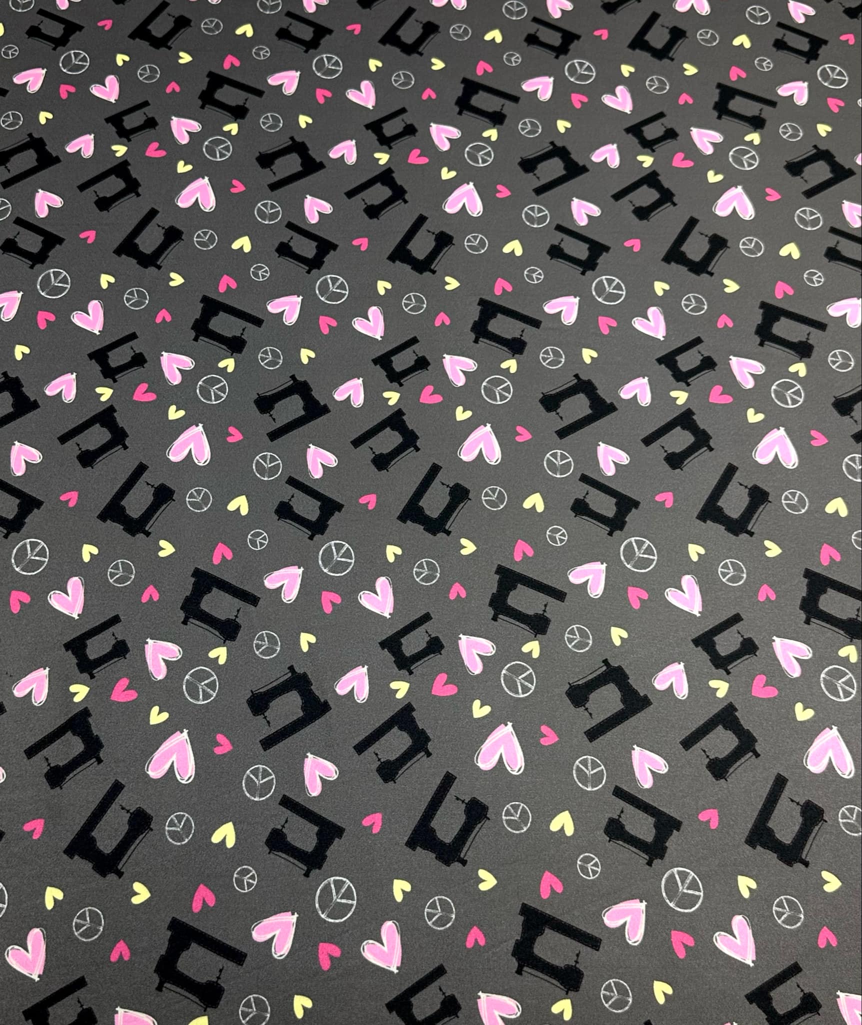 (DBP) SEWING MACHINES AND HEARTS ON DARK GRAY