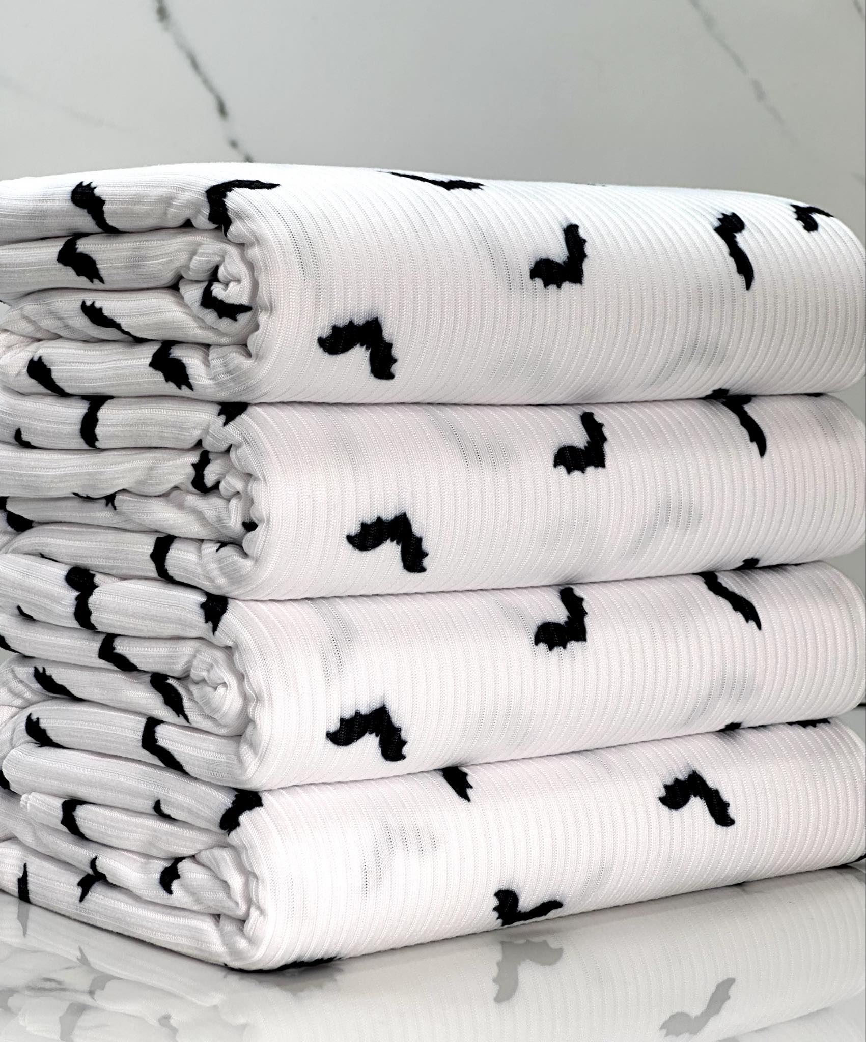 (YUMMY RIB) BLACK BATS ON OFF WHITE