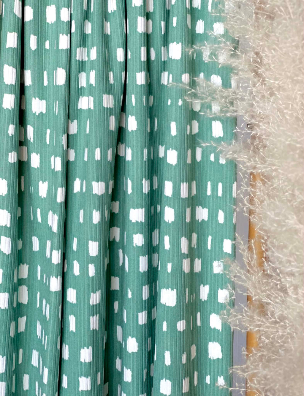 (4X2 YUMMY RIB) OFF WHITE BRUSH MARKS ON GREEN