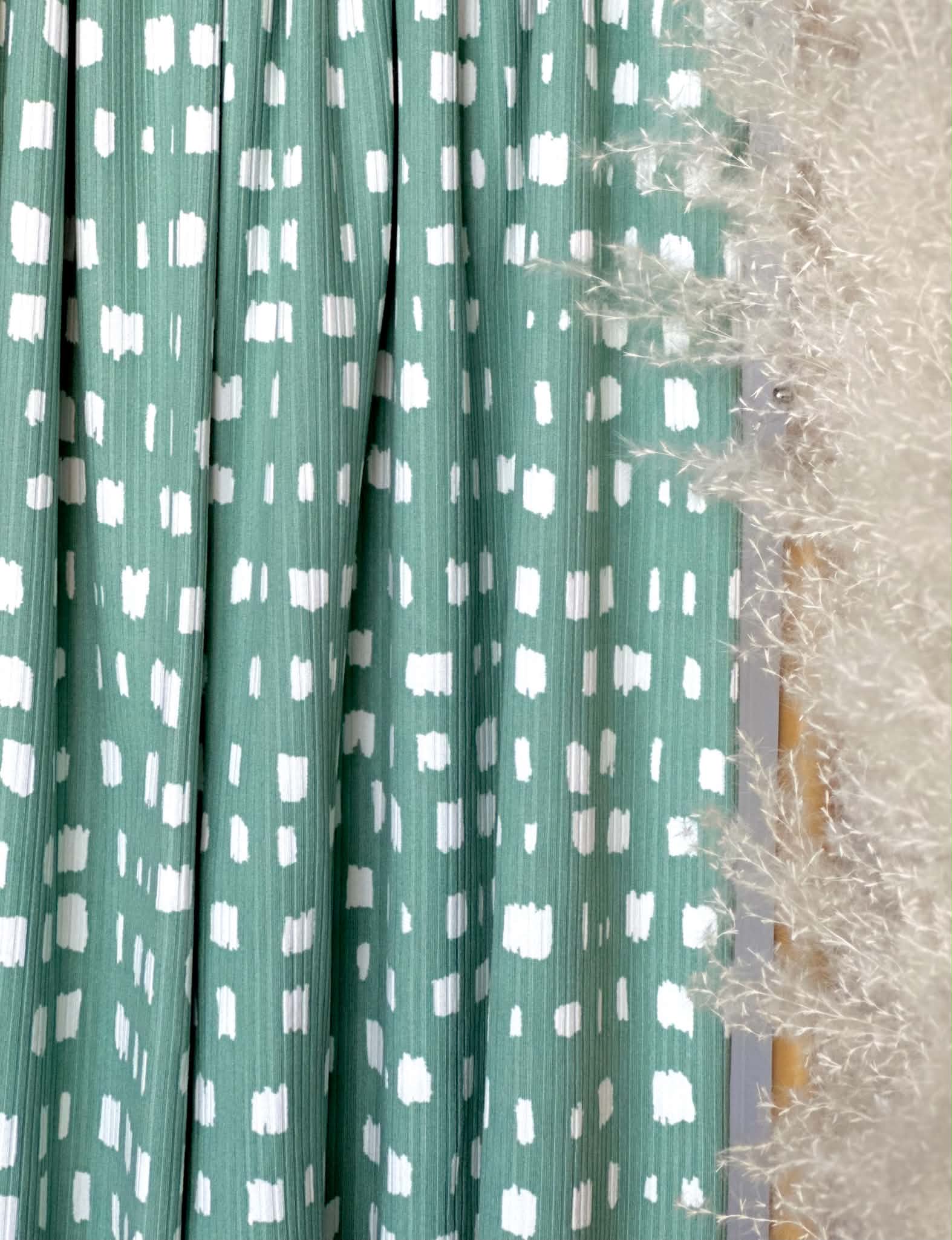 (4X2 YUMMY RIB) OFF WHITE BRUSH MARKS ON GREEN