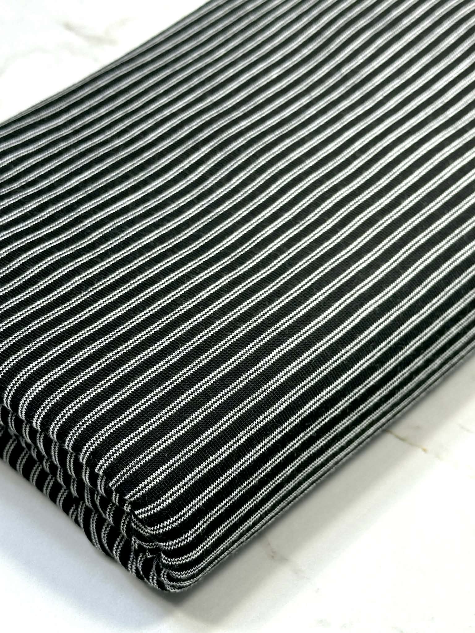 (KNIT) OFF WHITE DOUBLE STRIPE ON BLACK