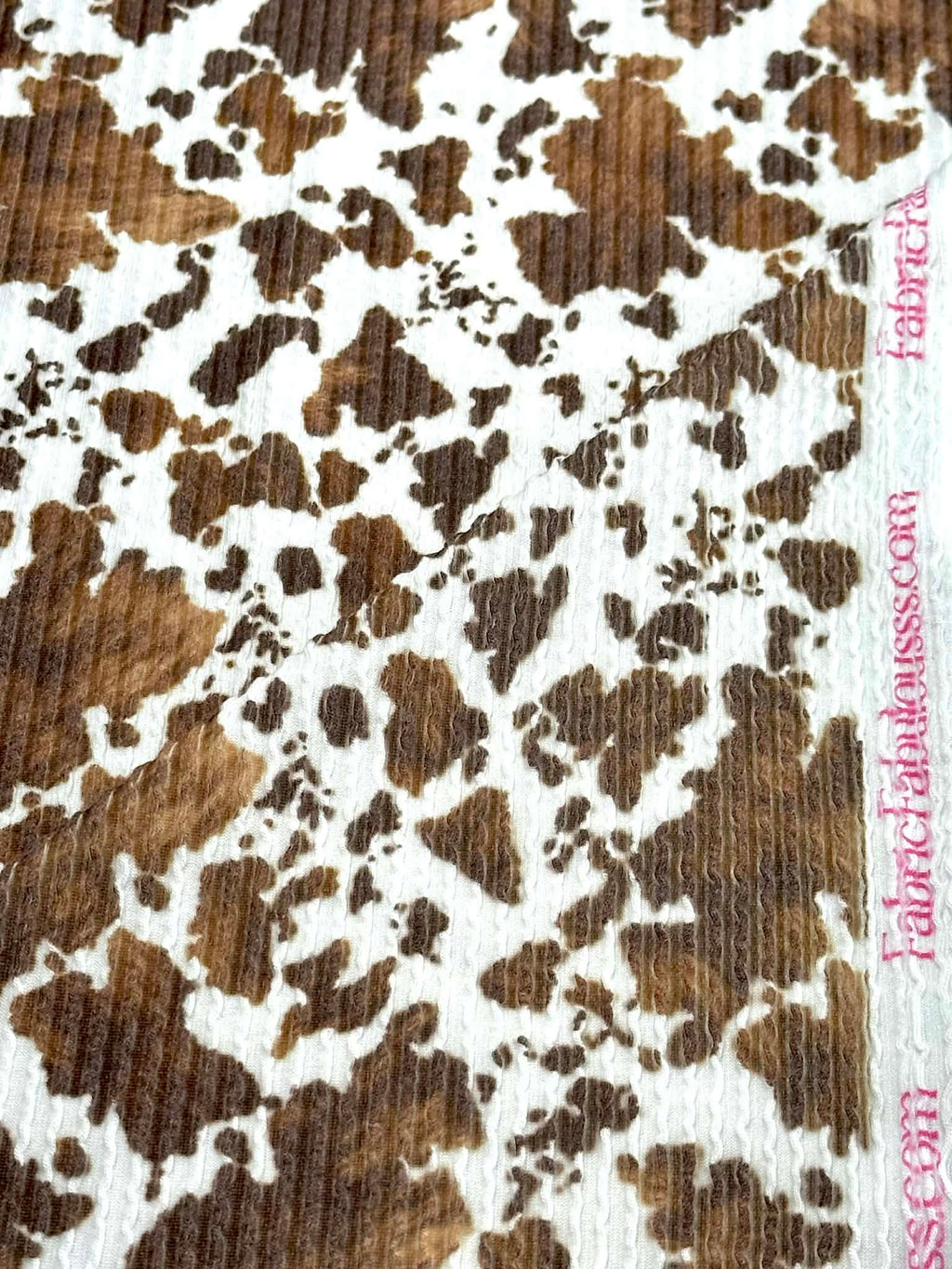 (URBAN RIB) SMALL BROWN COW FUR PRINT ON OFF WHITE