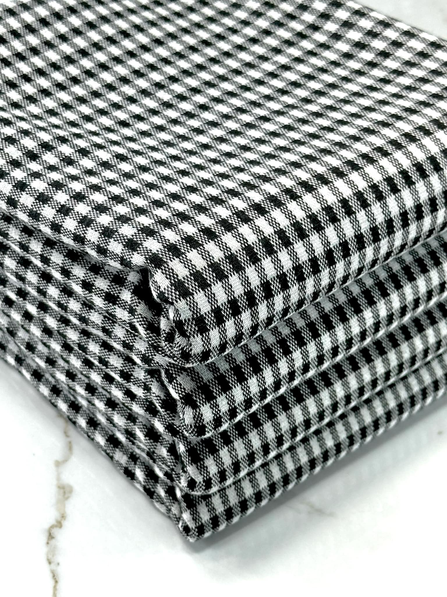 (KNIT) BLACK AND OFF WHITE MINI GINGHAM (5)