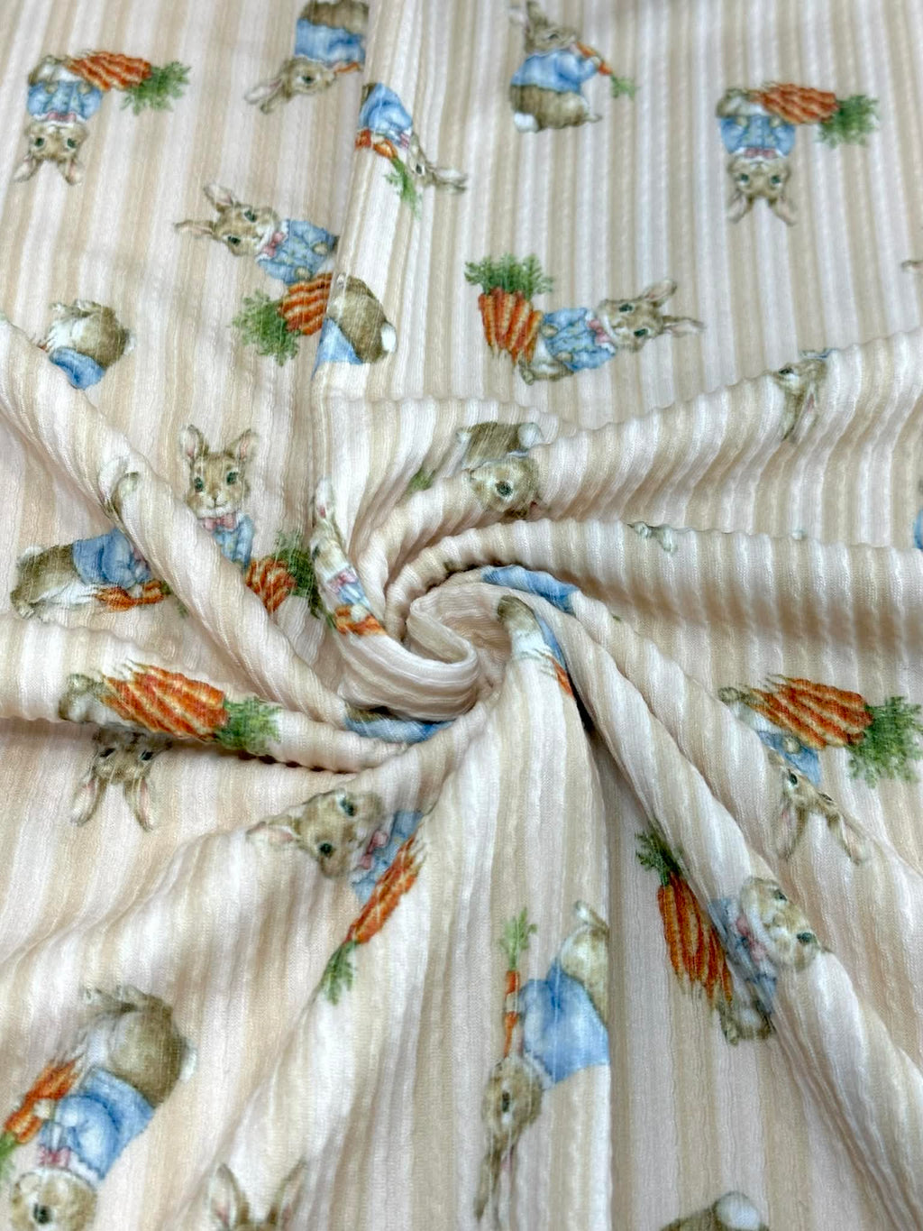 (URBAN RIB) MEDIUM BUNNIES WITH CARROTS ON TAN STRIPES