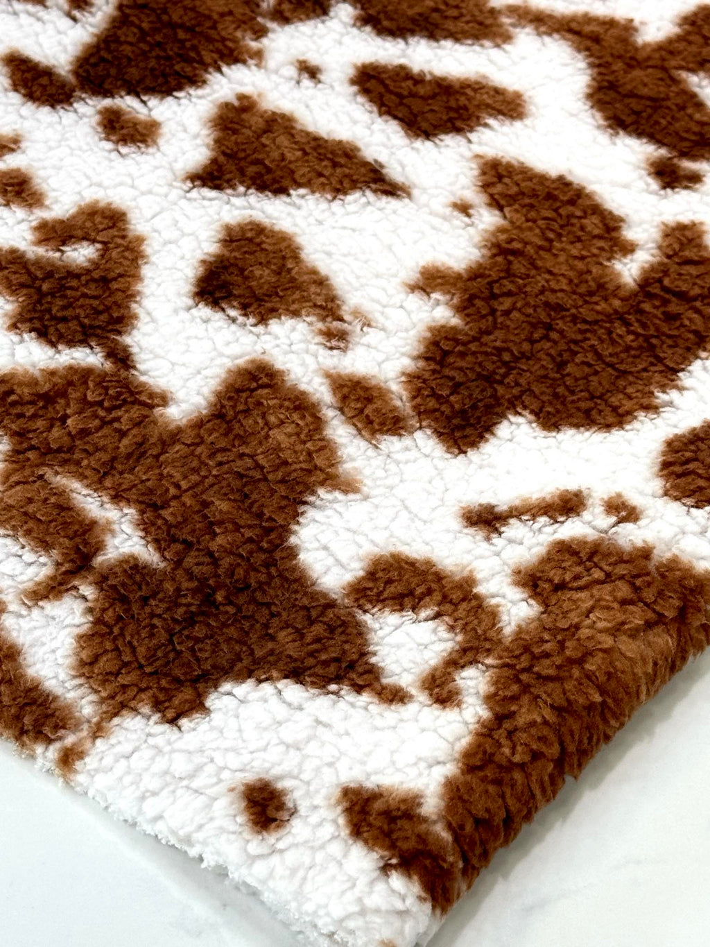 (SHERPA) BROWN COW PRINT ON OFF WHITE