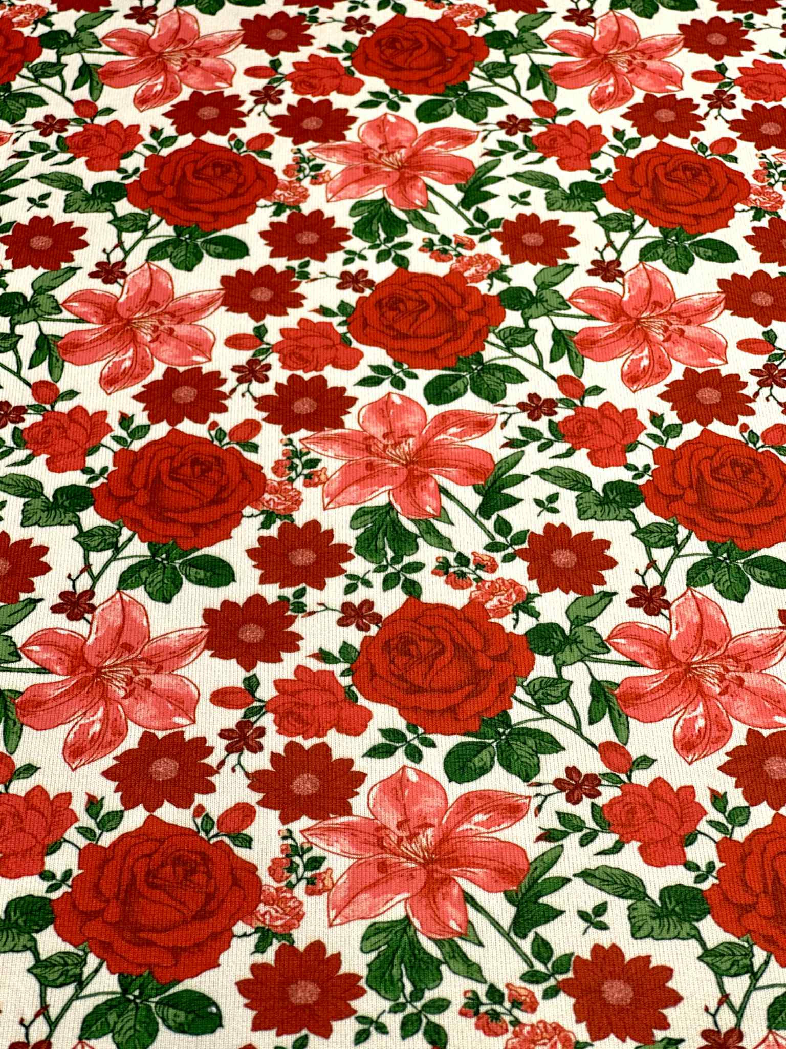 (OAKLEY) RED HATTIE FLOWER PATTERN ON IVORY