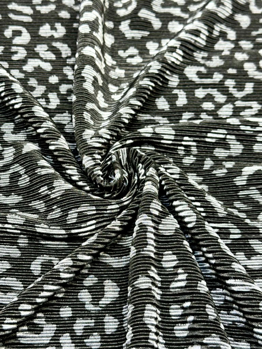 (PLEATED) CHEETAH ON BLACK(5)