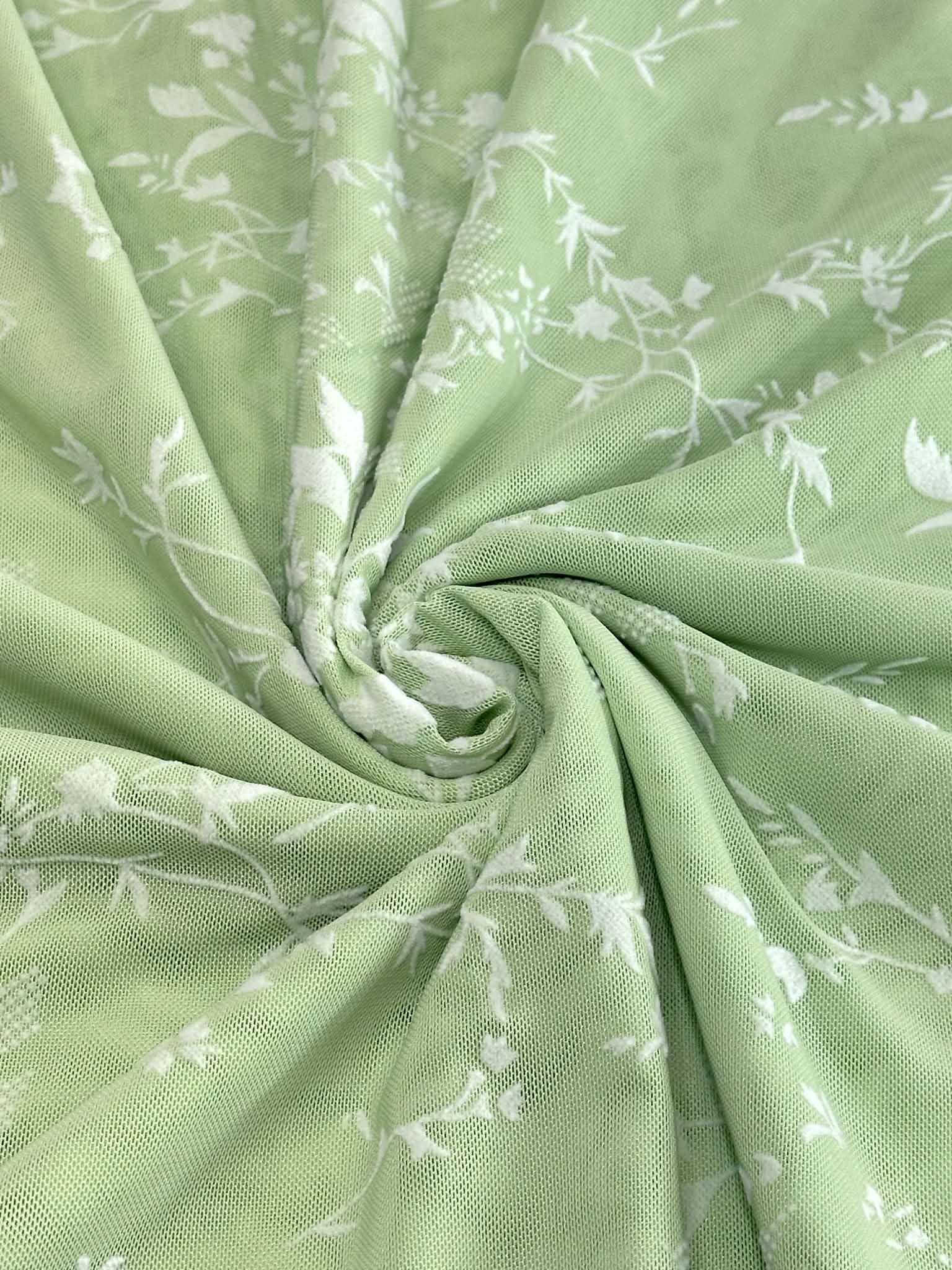 (MESH) WHITE FLORAL ON LIGHT GREEN