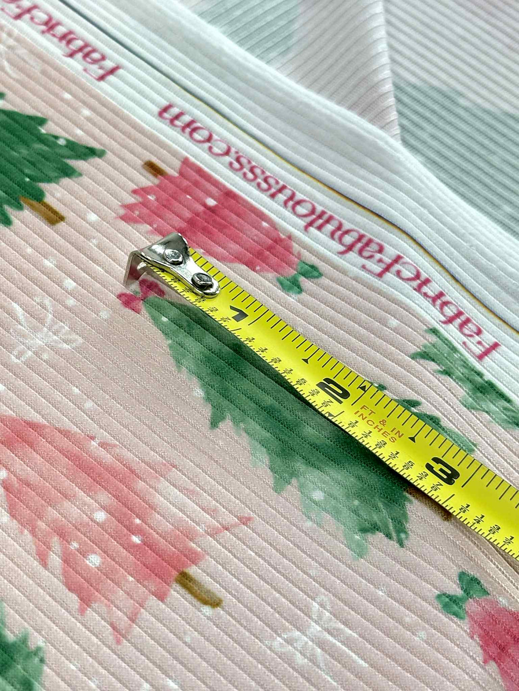 (4X2 RIB) PINK AND GREEN CHRISTMAS TREES WITH OFF WHITE BOWS ON LIGHT PINK