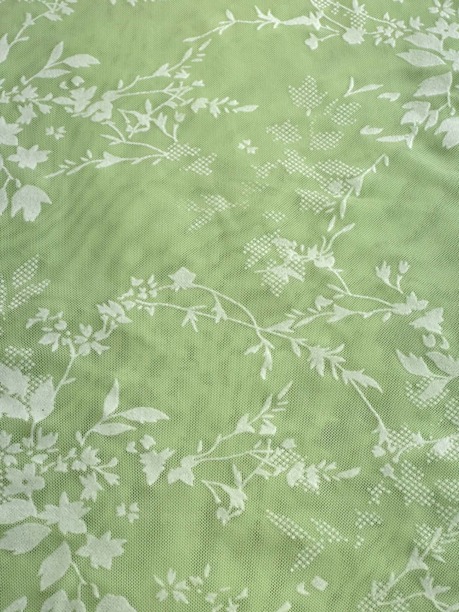 (MESH) WHITE FLORAL ON LIGHT GREEN
