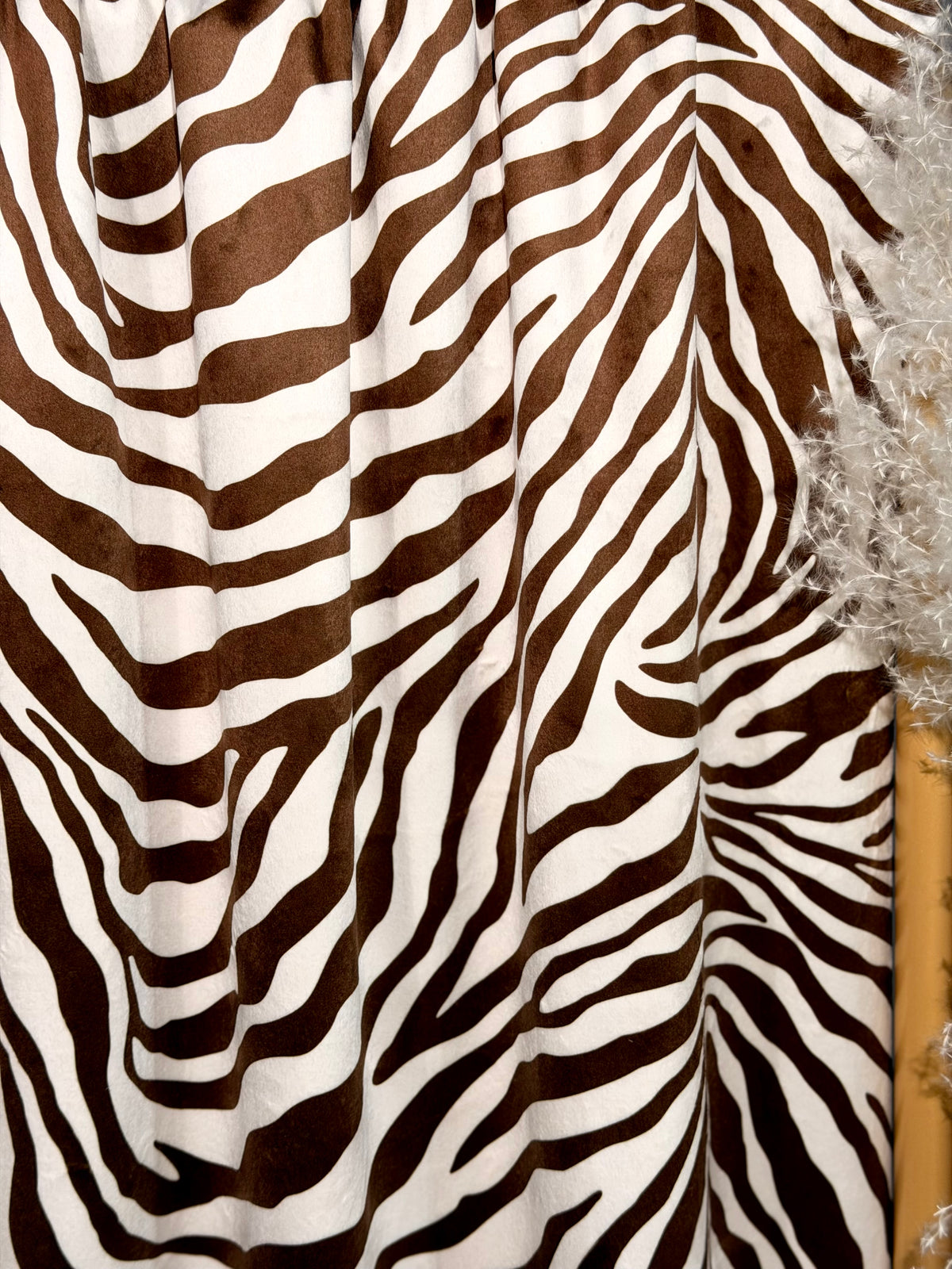 (MINKY) BROWN ZEBRA ON VANILLA
