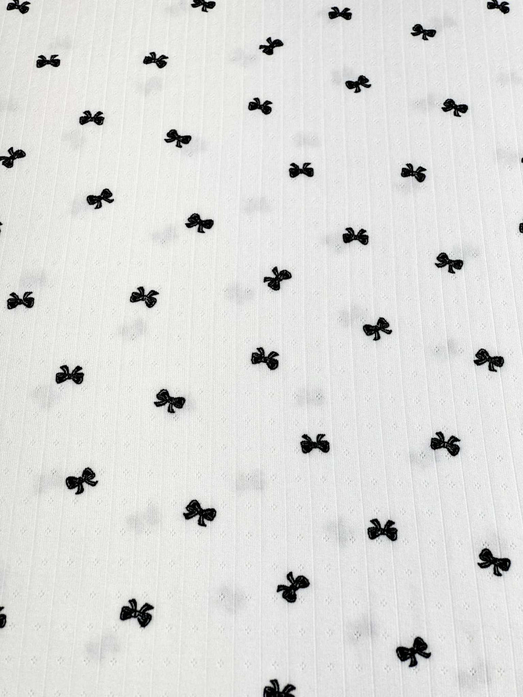 (POINTELLE RIB) BLACK BOWS ON OFF WHITE