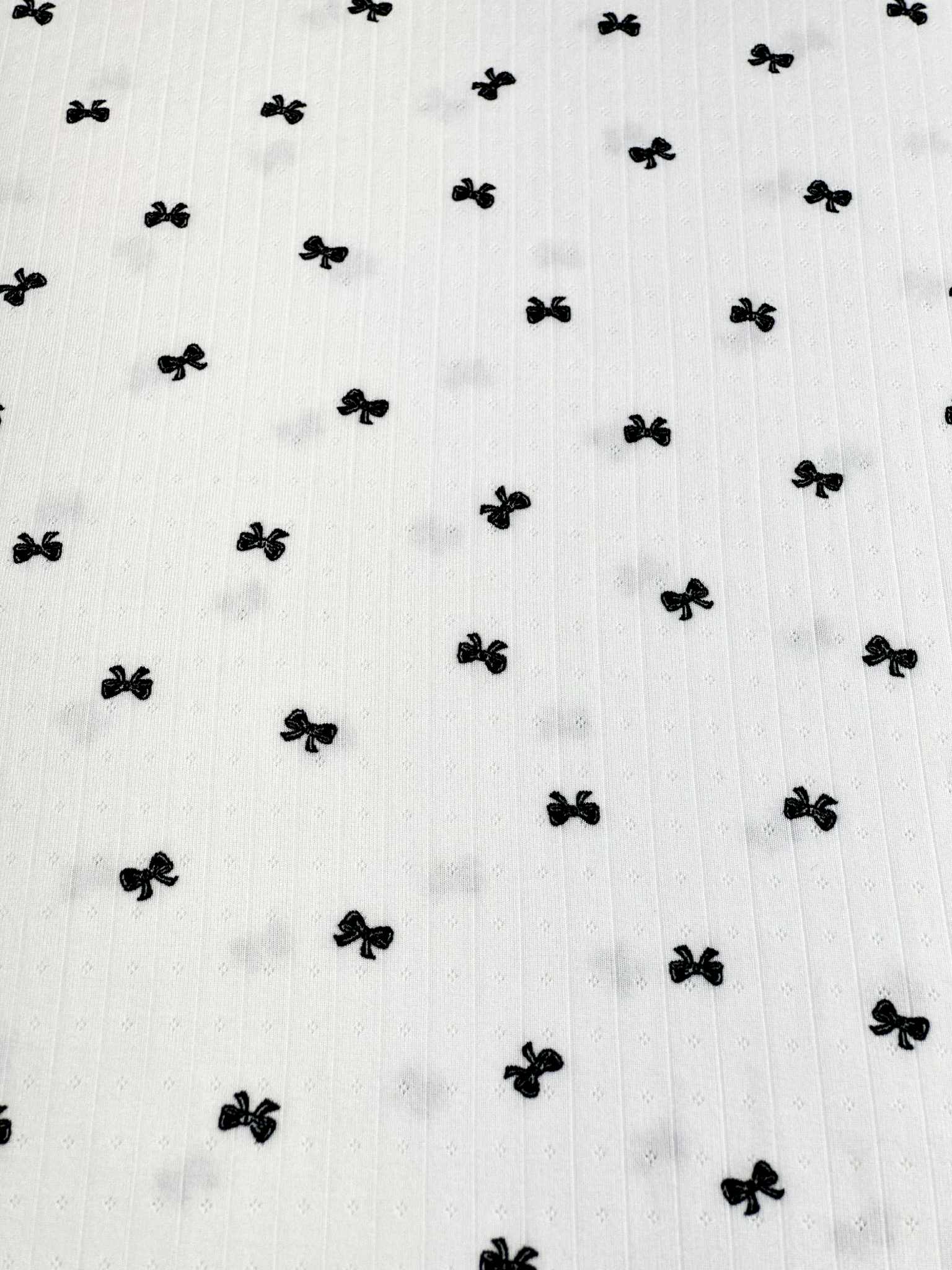 (POINTELLE RIB) BLACK BOWS ON OFF WHITE
