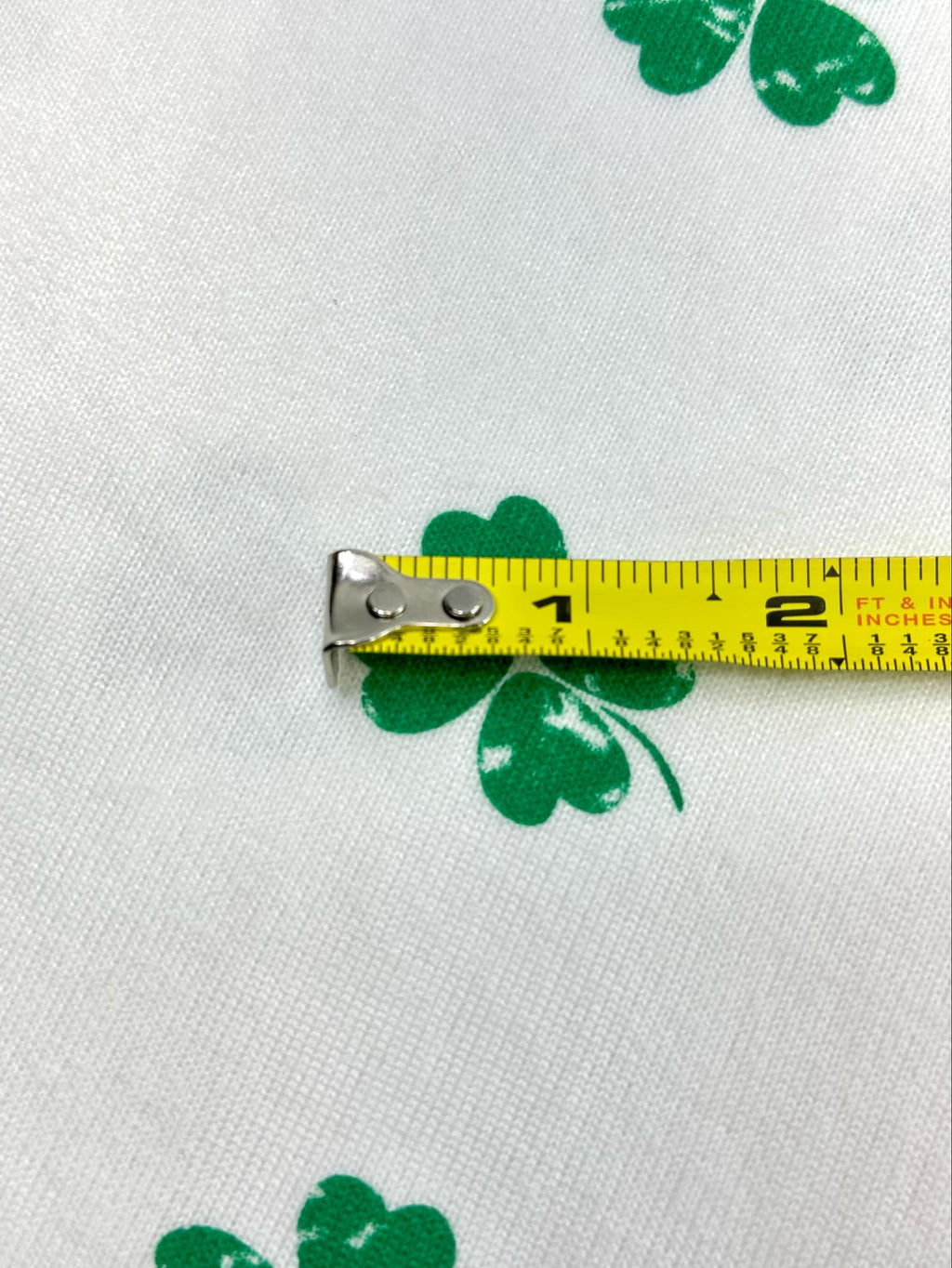 (SWEATER KNIT/ OAKLEY) GREEN CLOVERS ON OFF WHITE (1)
