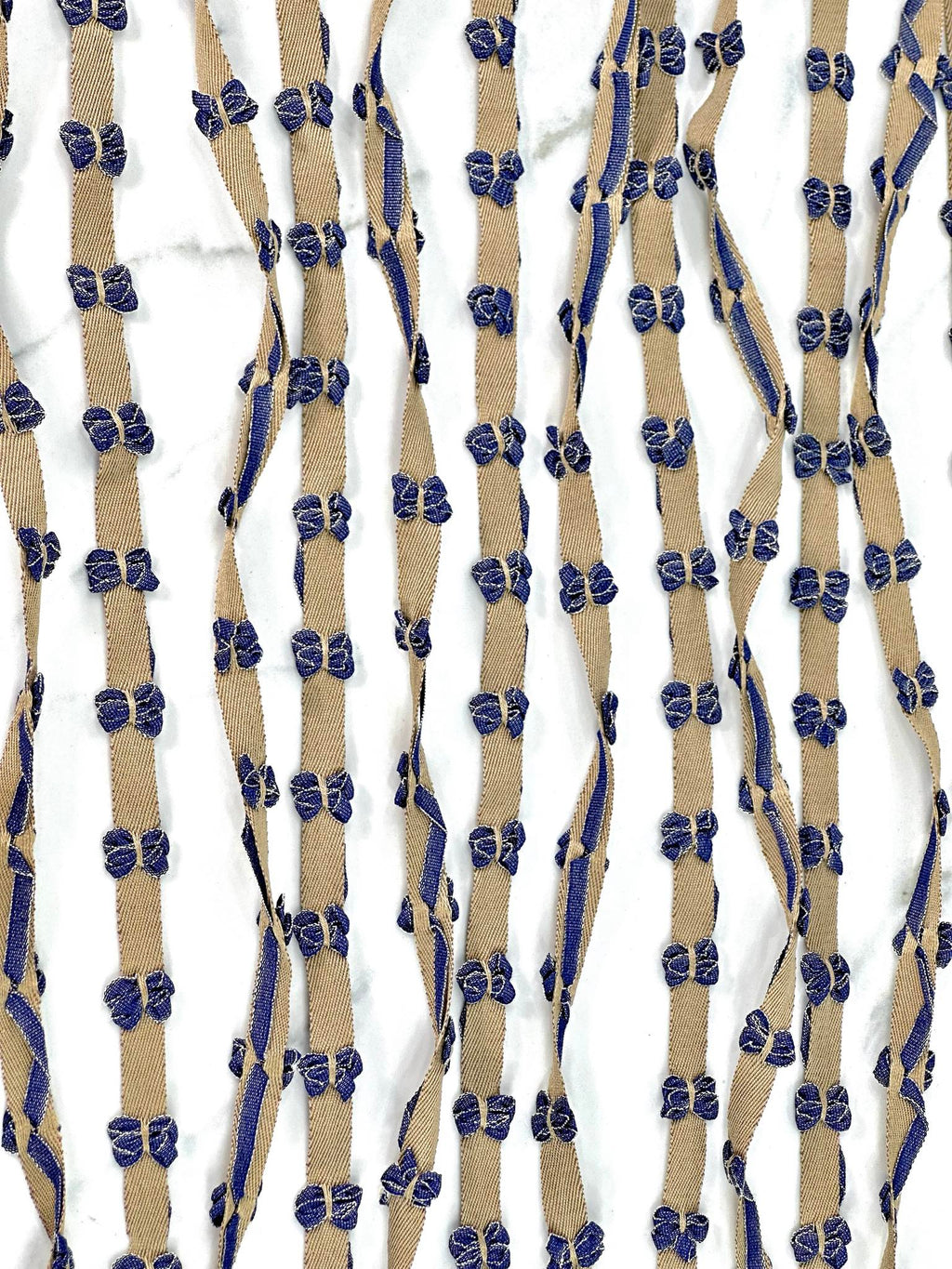 (TRIM) DENIM BOWS ON KHAKI STRIP